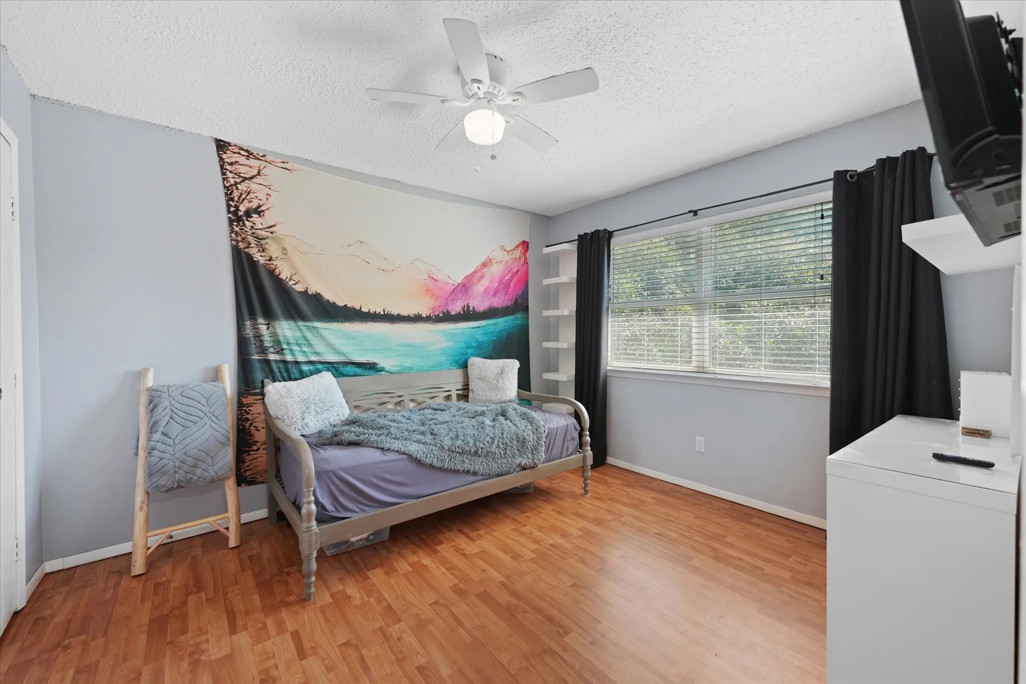 Upstairs bedroom #2