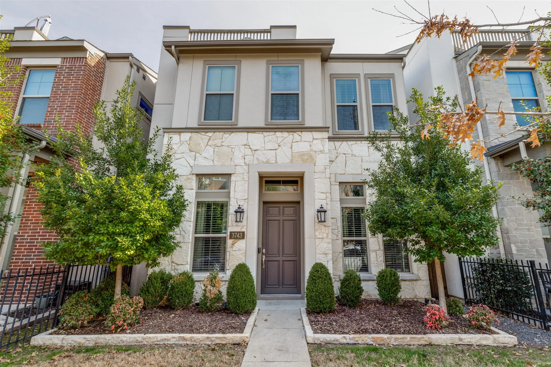 Single Family Residence For Sale in Dallas County , 3743 Panalero Lane, Dallas, Texas 75209, 3 Bedroom, 4 Bathroom, 2 Garage spaces, 2,750 Sqft, built in 2018, mls#21326243, Real Estate Agent in Dallas, Homes For Sale in Dallas county, Homes For Sale in Dallas, Realtor in Dallas Texas, Real Estate Brokerage Independent Realty Texas, Luminita Cordes Realtor