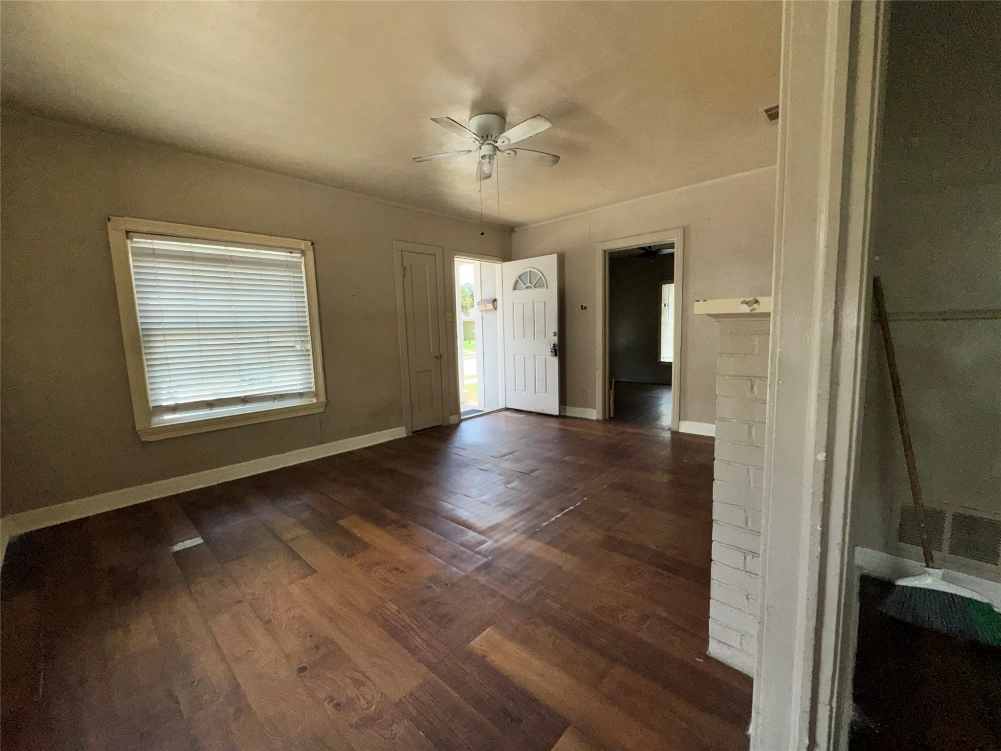 Single Family Residence For Sale in Tarrant County , 127 Blevins Street, Fort Worth, Texas 76111, 2 Bedrooms, 1 Bathroom, Garage spaces, 842 Sqft, built in 1939, Price $235,000, mls#21326304, Real Estate Agent in Fort Worth, Homes For Sale in Tarrant county, Homes For Sale in Fort Worth, Realtor in Fort Worth Texas, Real Estate Brokerage Independent Realty Texas, Luminita Cordes Realtor