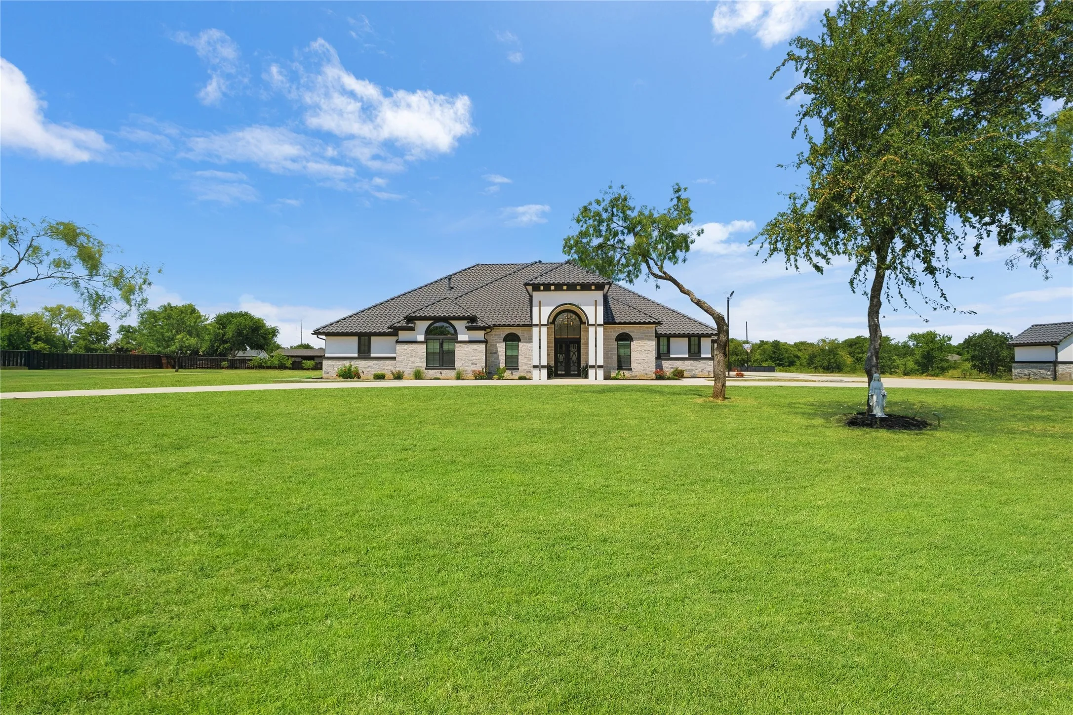 Single Family Residence For Sale in Denton County , 7381 Mesquite Ridge, Sanger, Texas 76266, 6 Bedroom, 5 Bathroom, Garage spaces, 4,404 Sqft, built in 2024, mls#21325646, Real Estate Agent in Sanger, Homes For Sale in Denton county, Homes For Sale in Sanger, Realtor in Sanger Texas, Real Estate Brokerage Independent Realty Texas, Luminita Cordes Realtor