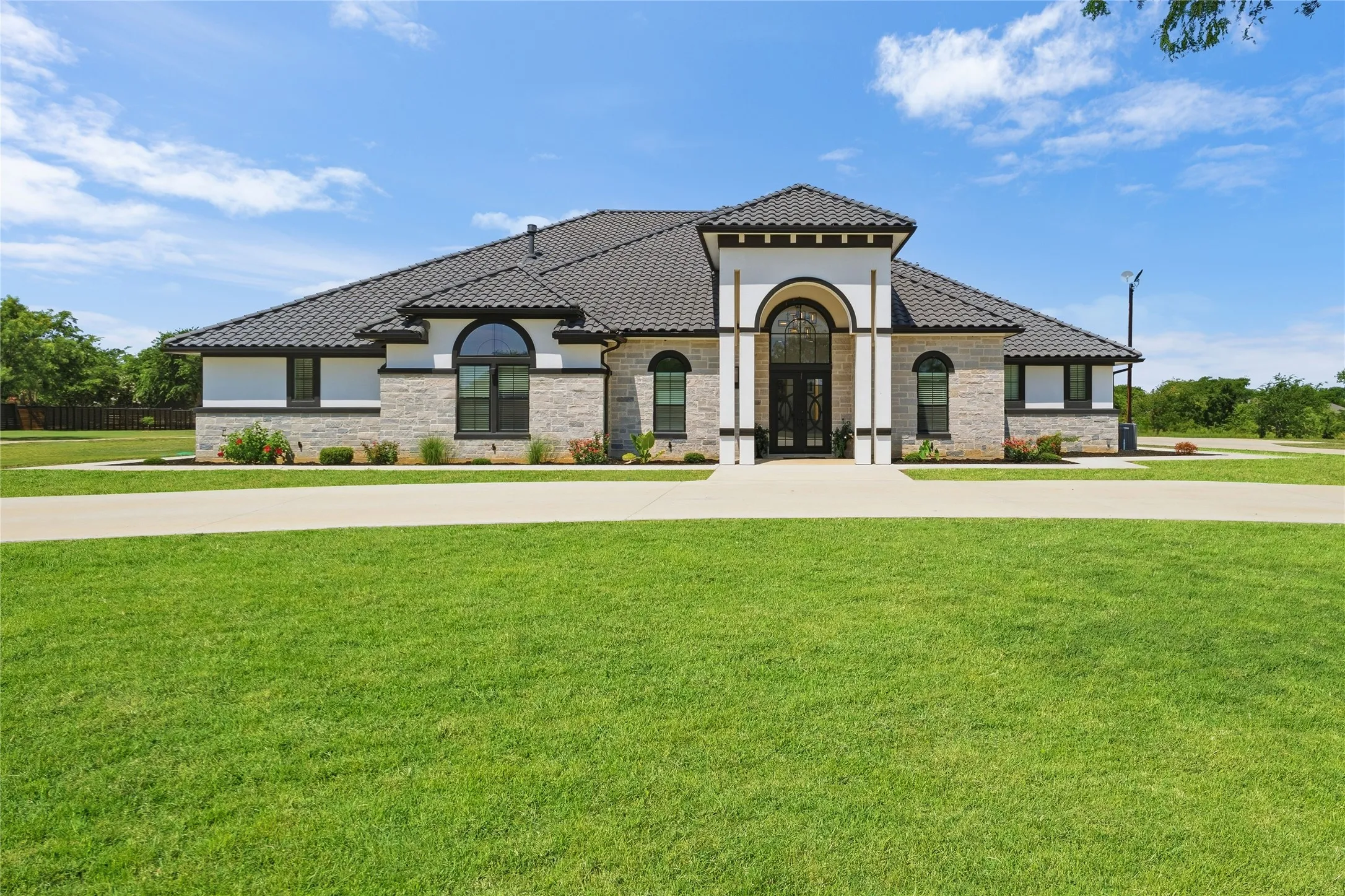 Single Family Residence For Sale in Denton County , 7381 Mesquite Ridge, Sanger, Texas 76266, 6 Bedroom, 5 Bathroom, Garage spaces, 4,404 Sqft, built in 2024, mls#21325646, Real Estate Agent in Sanger, Homes For Sale in Denton county, Homes For Sale in Sanger, Realtor in Sanger Texas, Real Estate Brokerage Independent Realty Texas, Luminita Cordes Realtor