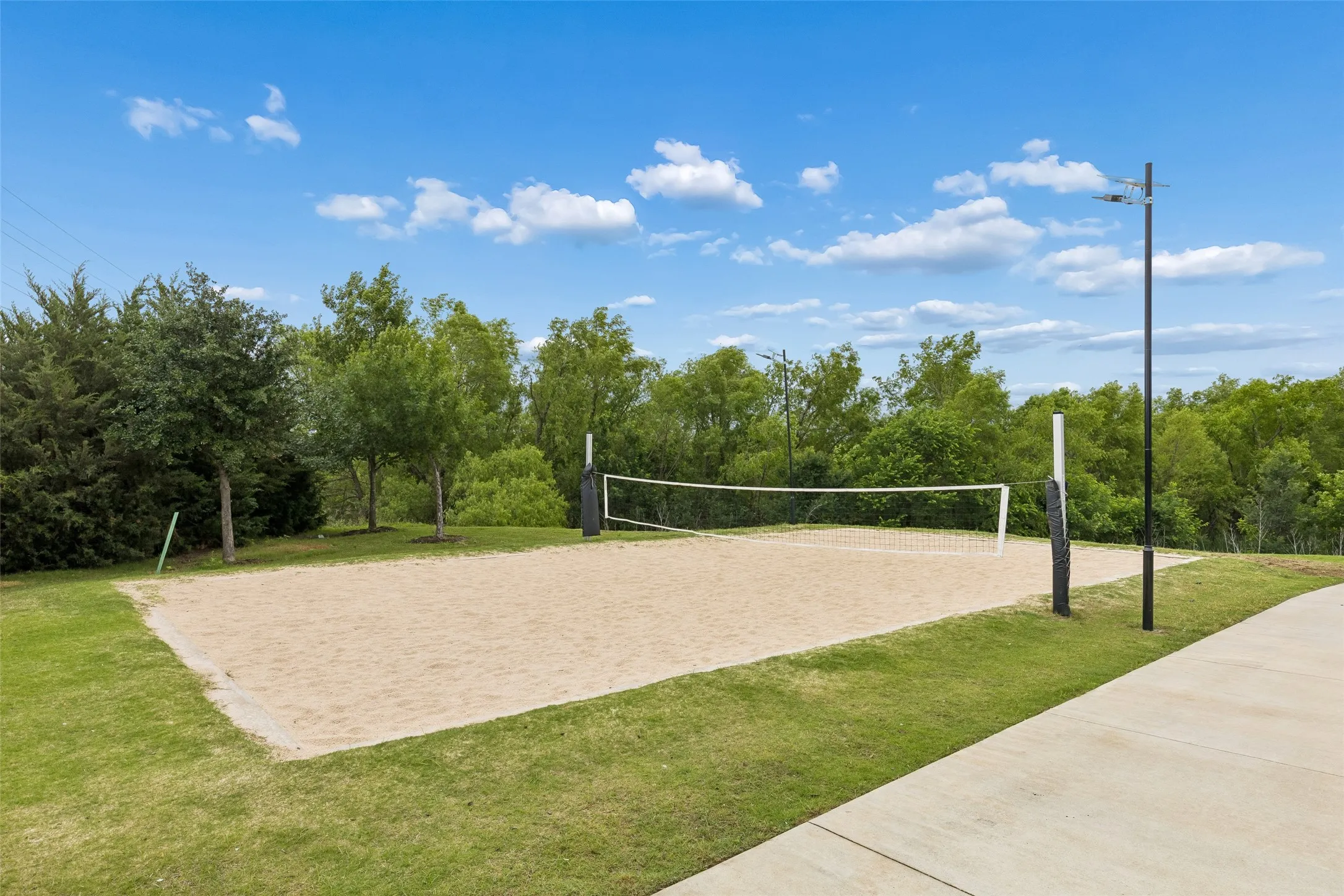 Single Family Residence For Sale in Denton County , 14217 Signal Hill Drive, Little Elm, Texas 75068, 5 Bedroom, 3 Bathroom, 2 Garage spaces, 2,853 Sqft, built in 2014, mls#21326242, Real Estate Agent in Little Elm, Homes For Sale in Denton county, Homes For Sale in Little Elm, Realtor in Little Elm Texas, Real Estate Brokerage Independent Realty Texas, Luminita Cordes Realtor