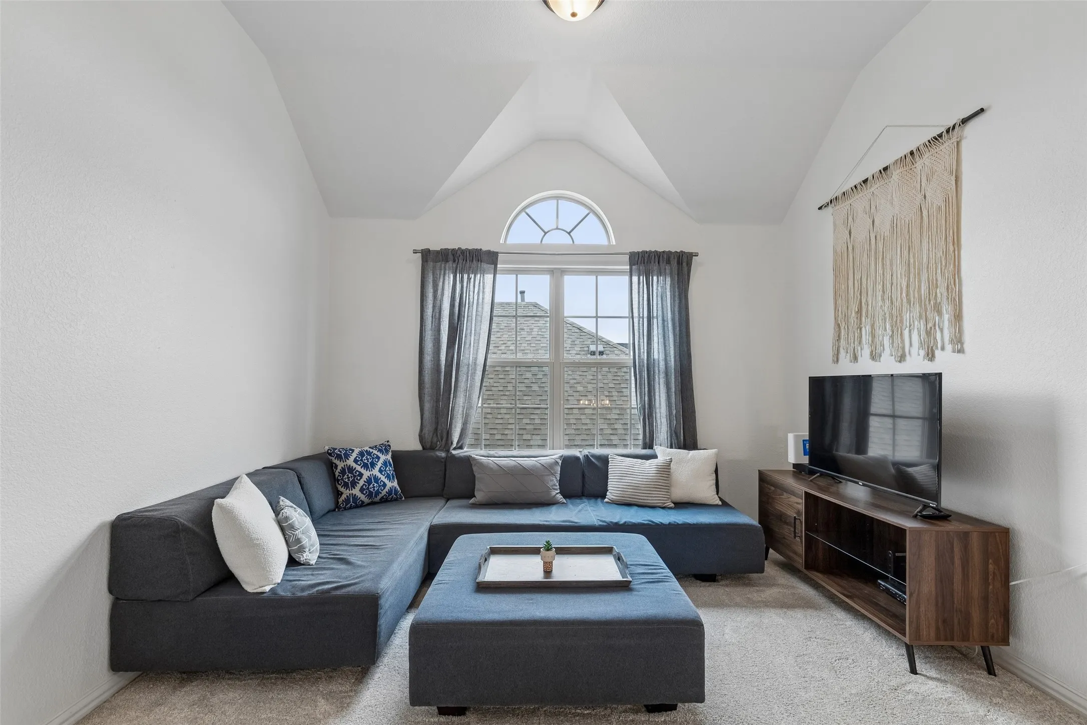 Single Family Residence For Sale in Denton County , 14217 Signal Hill Drive, Little Elm, Texas 75068, 5 Bedroom, 3 Bathroom, 2 Garage spaces, 2,853 Sqft, built in 2014, mls#21326242, Real Estate Agent in Little Elm, Homes For Sale in Denton county, Homes For Sale in Little Elm, Realtor in Little Elm Texas, Real Estate Brokerage Independent Realty Texas, Luminita Cordes Realtor