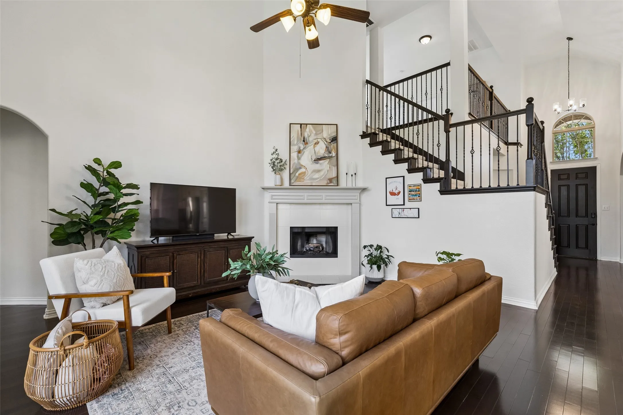 Single Family Residence For Sale in Denton County , 14217 Signal Hill Drive, Little Elm, Texas 75068, 5 Bedroom, 3 Bathroom, 2 Garage spaces, 2,853 Sqft, built in 2014, mls#21326242, Real Estate Agent in Little Elm, Homes For Sale in Denton county, Homes For Sale in Little Elm, Realtor in Little Elm Texas, Real Estate Brokerage Independent Realty Texas, Luminita Cordes Realtor