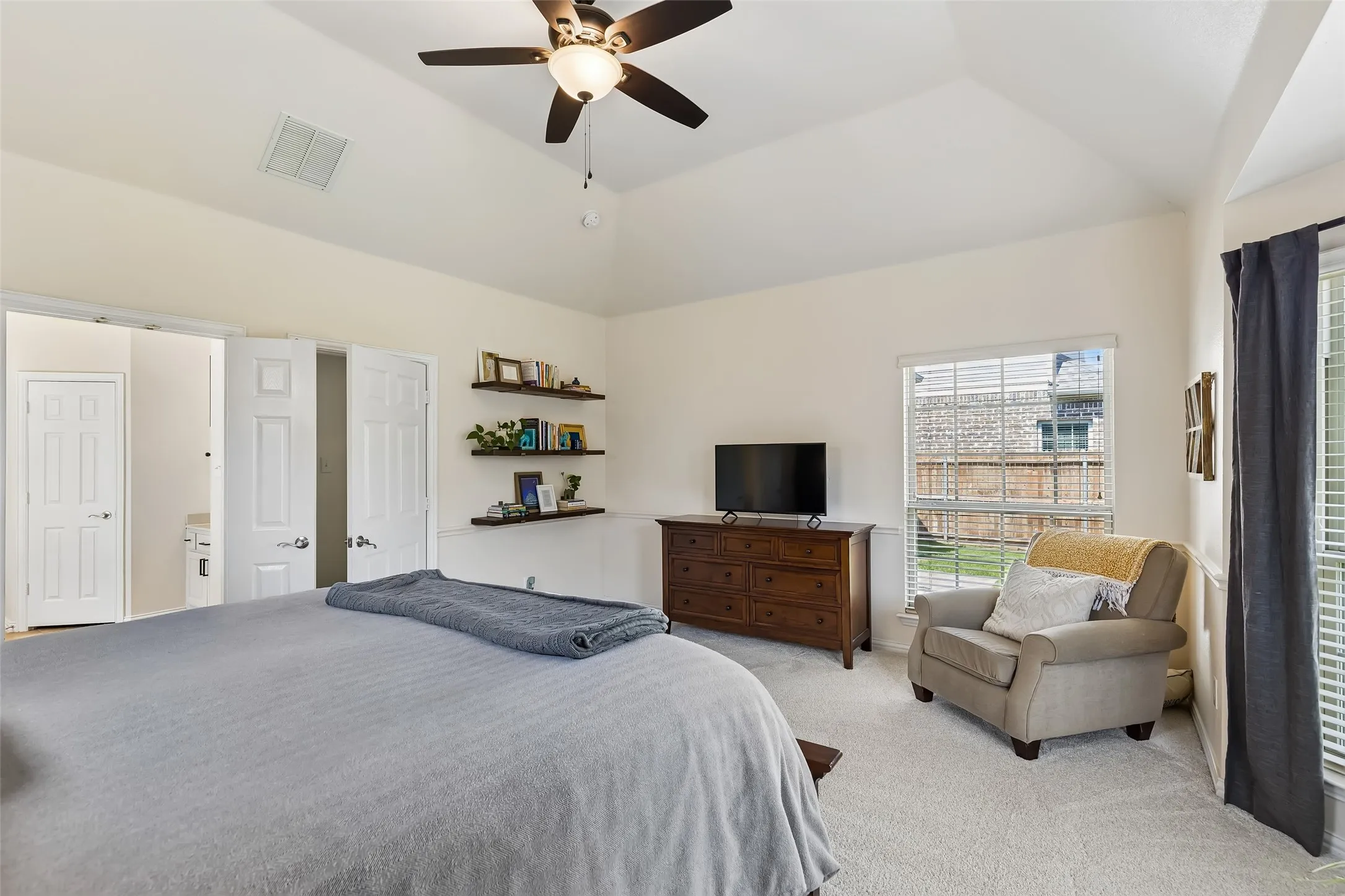 Single Family Residence For Sale in Denton County , 14217 Signal Hill Drive, Little Elm, Texas 75068, 5 Bedroom, 3 Bathroom, 2 Garage spaces, 2,853 Sqft, built in 2014, mls#21326242, Real Estate Agent in Little Elm, Homes For Sale in Denton county, Homes For Sale in Little Elm, Realtor in Little Elm Texas, Real Estate Brokerage Independent Realty Texas, Luminita Cordes Realtor