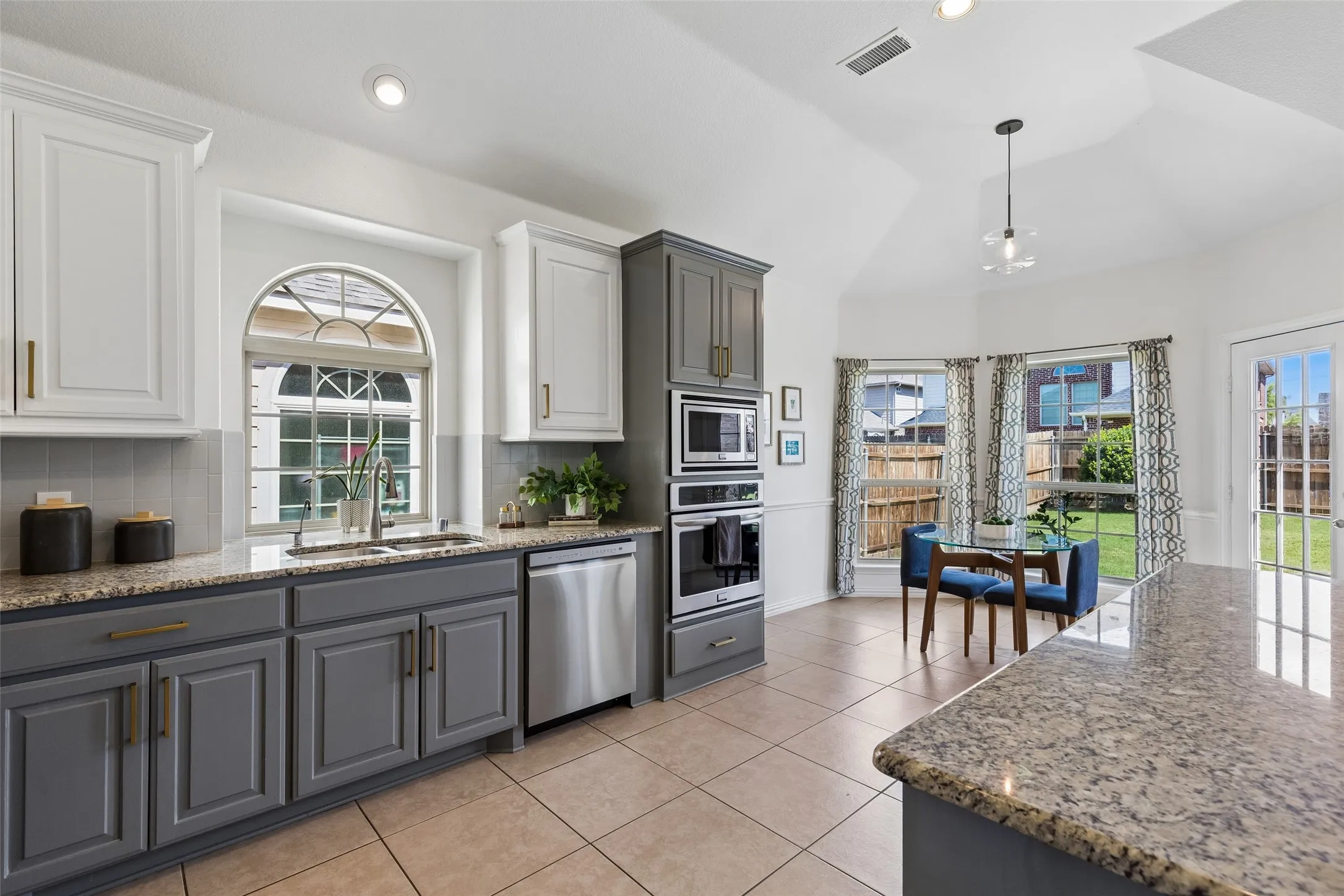 Single Family Residence For Sale in Denton County , 14217 Signal Hill Drive, Little Elm, Texas 75068, 5 Bedroom, 3 Bathroom, 2 Garage spaces, 2,853 Sqft, built in 2014, mls#21326242, Real Estate Agent in Little Elm, Homes For Sale in Denton county, Homes For Sale in Little Elm, Realtor in Little Elm Texas, Real Estate Brokerage Independent Realty Texas, Luminita Cordes Realtor