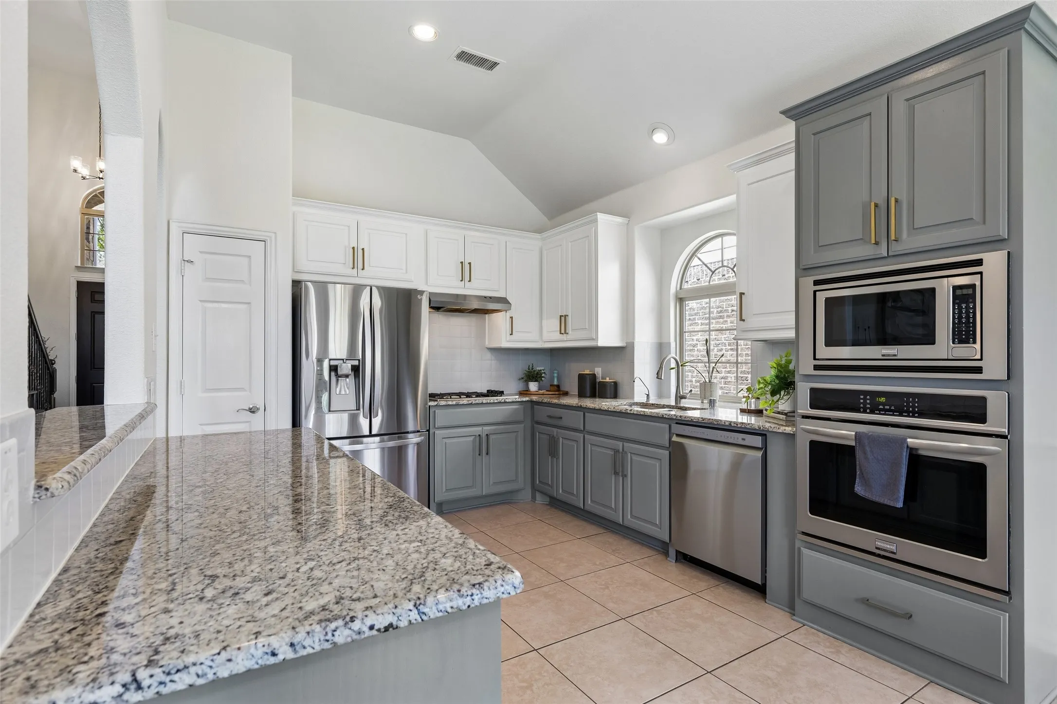 Single Family Residence For Sale in Denton County , 14217 Signal Hill Drive, Little Elm, Texas 75068, 5 Bedroom, 3 Bathroom, 2 Garage spaces, 2,853 Sqft, built in 2014, mls#21326242, Real Estate Agent in Little Elm, Homes For Sale in Denton county, Homes For Sale in Little Elm, Realtor in Little Elm Texas, Real Estate Brokerage Independent Realty Texas, Luminita Cordes Realtor