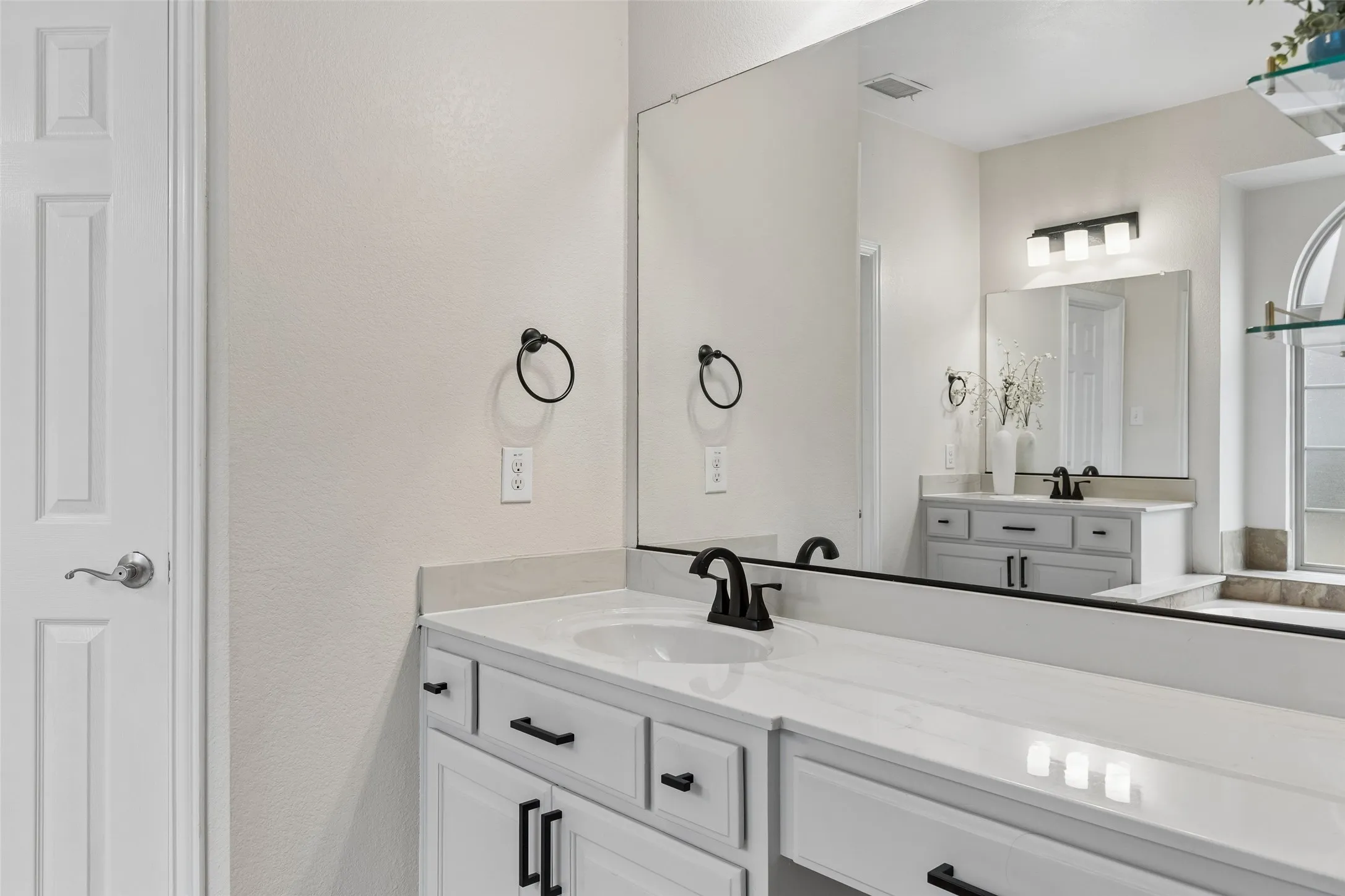 Single Family Residence For Sale in Denton County , 14217 Signal Hill Drive, Little Elm, Texas 75068, 5 Bedroom, 3 Bathroom, 2 Garage spaces, 2,853 Sqft, built in 2014, mls#21326242, Real Estate Agent in Little Elm, Homes For Sale in Denton county, Homes For Sale in Little Elm, Realtor in Little Elm Texas, Real Estate Brokerage Independent Realty Texas, Luminita Cordes Realtor