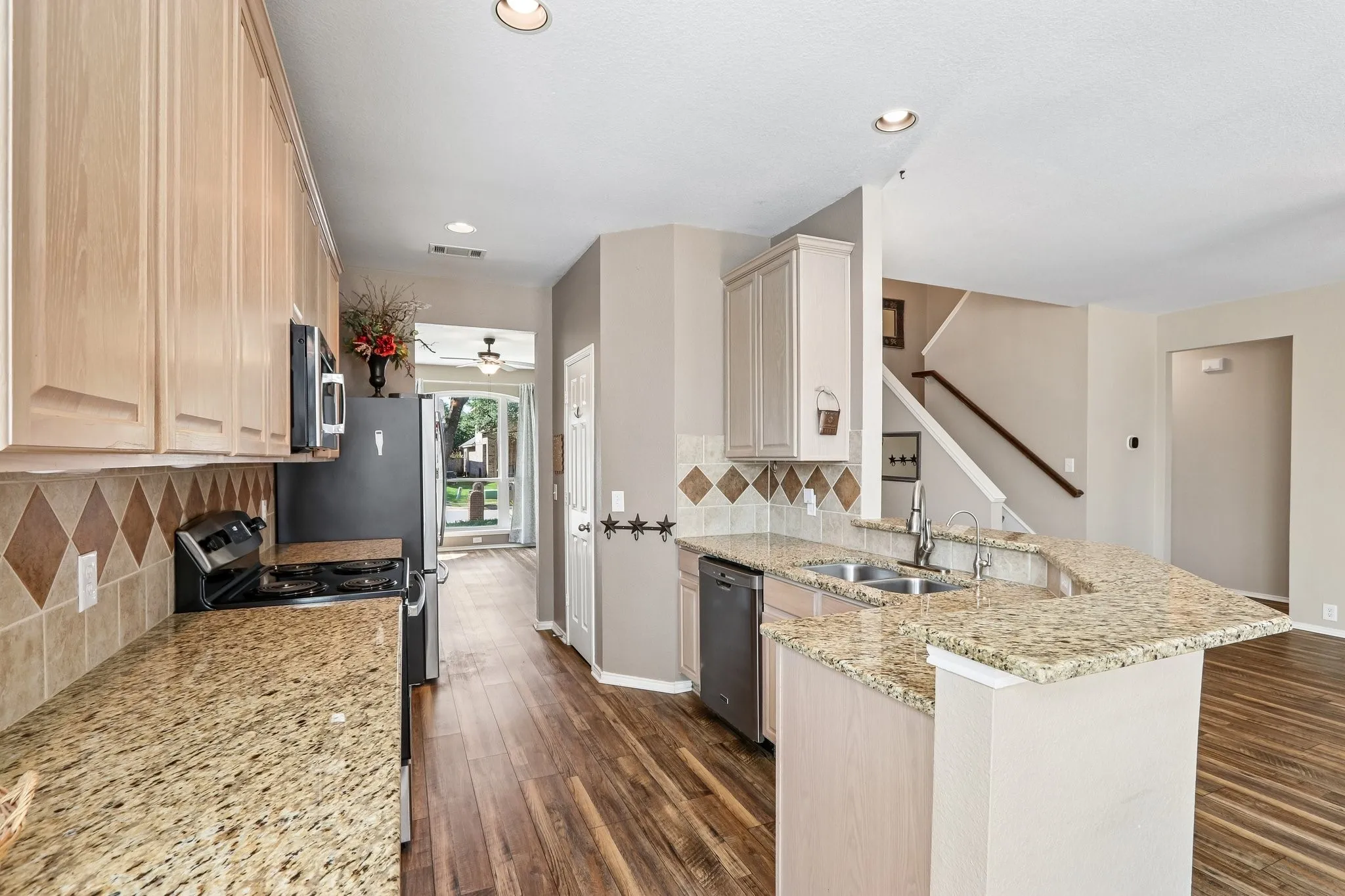 Single Family Residence For Sale in Collin County , 8204 Olympia Drive, Mc Kinney, Texas 75072, 4 Bedroom, 3 Bathroom, 2 Garage spaces, 2,572 Sqft, built in 2005, mls#21312641, Real Estate Agent in Mc Kinney, Homes For Sale in Collin county, Homes For Sale in Mc Kinney, Realtor in Mc Kinney Texas, Real Estate Brokerage Independent Realty Texas, Luminita Cordes Realtor