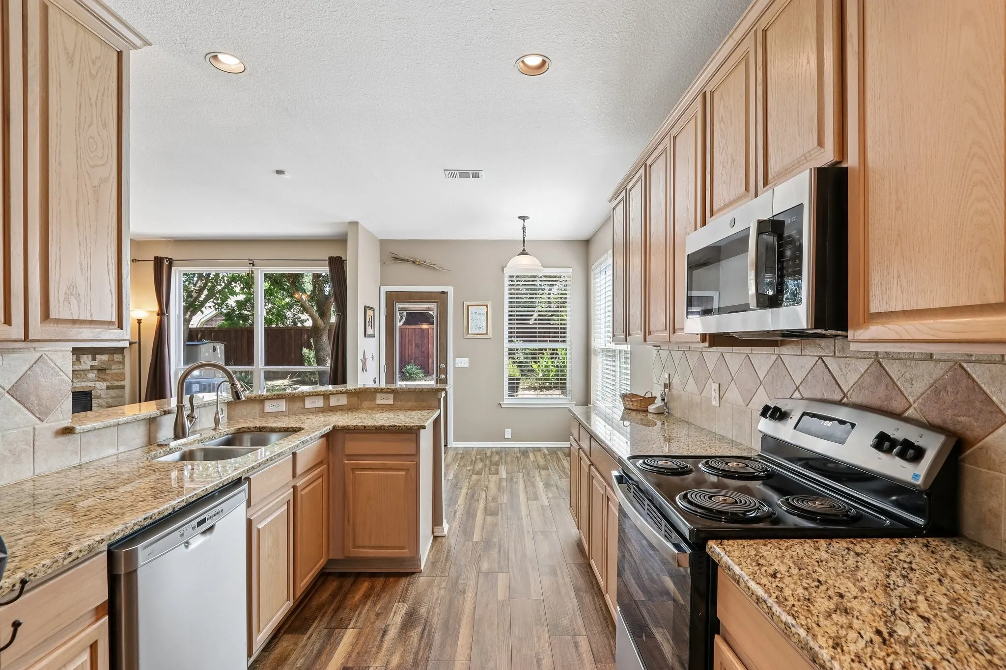 Single Family Residence For Sale in Collin County , 8204 Olympia Drive, Mc Kinney, Texas 75072, 4 Bedroom, 3 Bathroom, 2 Garage spaces, 2,572 Sqft, built in 2005, mls#21312641, Real Estate Agent in Mc Kinney, Homes For Sale in Collin county, Homes For Sale in Mc Kinney, Realtor in Mc Kinney Texas, Real Estate Brokerage Independent Realty Texas, Luminita Cordes Realtor