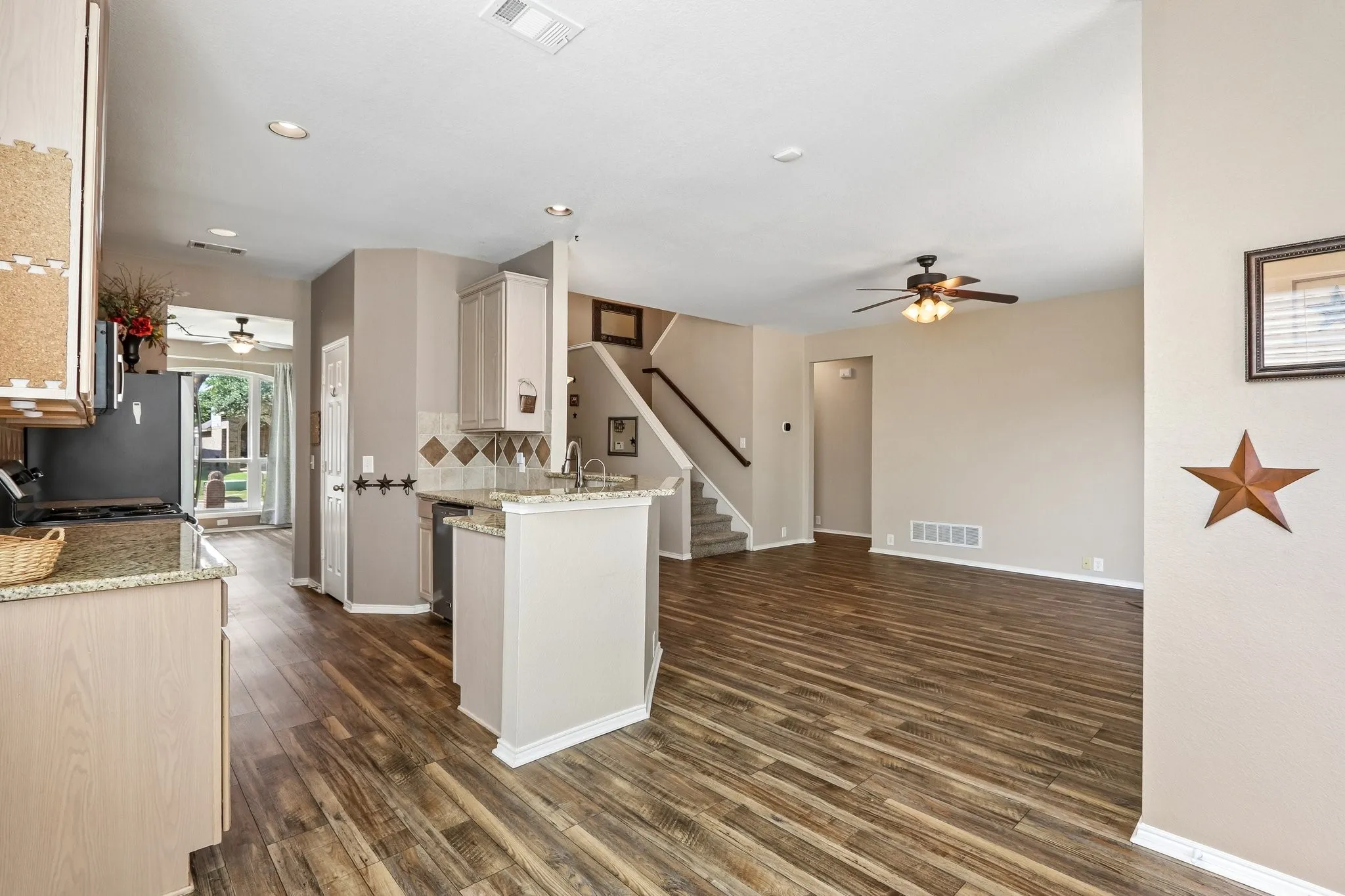 Single Family Residence For Sale in Collin County , 8204 Olympia Drive, Mc Kinney, Texas 75072, 4 Bedroom, 3 Bathroom, 2 Garage spaces, 2,572 Sqft, built in 2005, mls#21312641, Real Estate Agent in Mc Kinney, Homes For Sale in Collin county, Homes For Sale in Mc Kinney, Realtor in Mc Kinney Texas, Real Estate Brokerage Independent Realty Texas, Luminita Cordes Realtor
