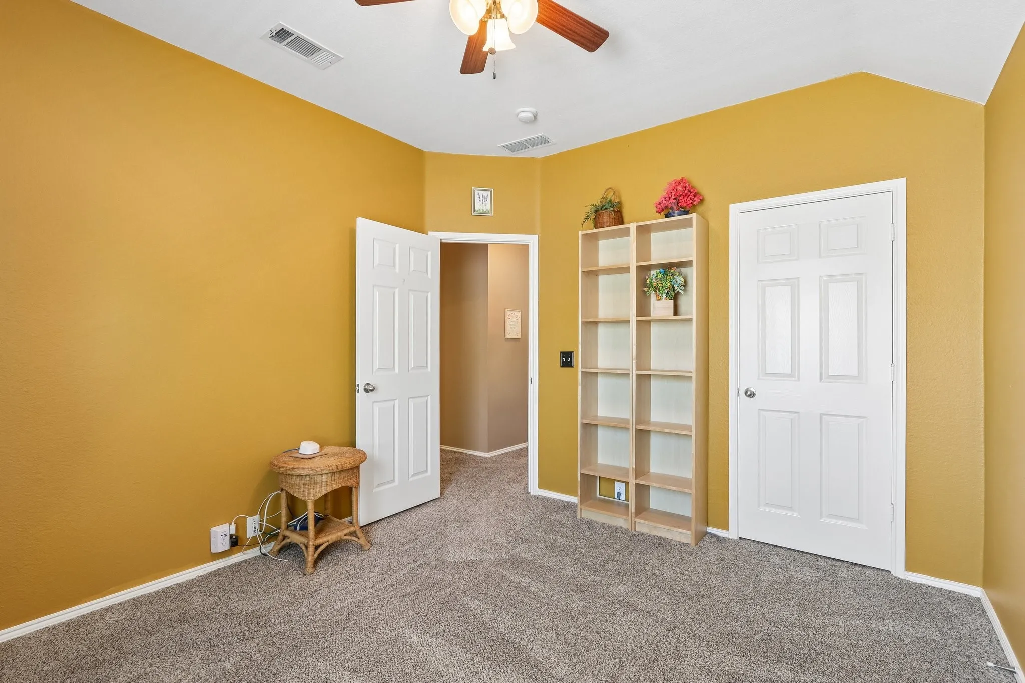 Single Family Residence For Sale in Collin County , 8204 Olympia Drive, Mc Kinney, Texas 75072, 4 Bedroom, 3 Bathroom, 2 Garage spaces, 2,572 Sqft, built in 2005, mls#21312641, Real Estate Agent in Mc Kinney, Homes For Sale in Collin county, Homes For Sale in Mc Kinney, Realtor in Mc Kinney Texas, Real Estate Brokerage Independent Realty Texas, Luminita Cordes Realtor