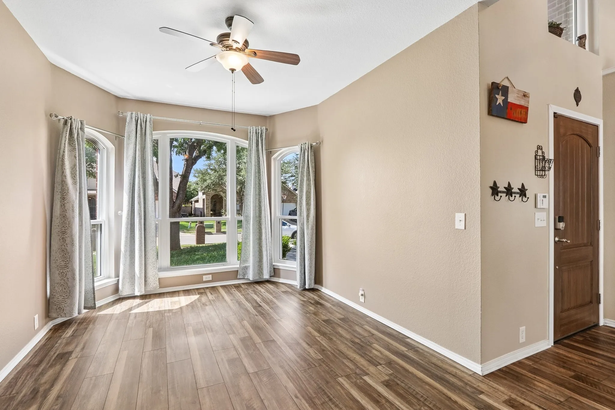 Single Family Residence For Sale in Collin County , 8204 Olympia Drive, Mc Kinney, Texas 75072, 4 Bedroom, 3 Bathroom, 2 Garage spaces, 2,572 Sqft, built in 2005, mls#21312641, Real Estate Agent in Mc Kinney, Homes For Sale in Collin county, Homes For Sale in Mc Kinney, Realtor in Mc Kinney Texas, Real Estate Brokerage Independent Realty Texas, Luminita Cordes Realtor