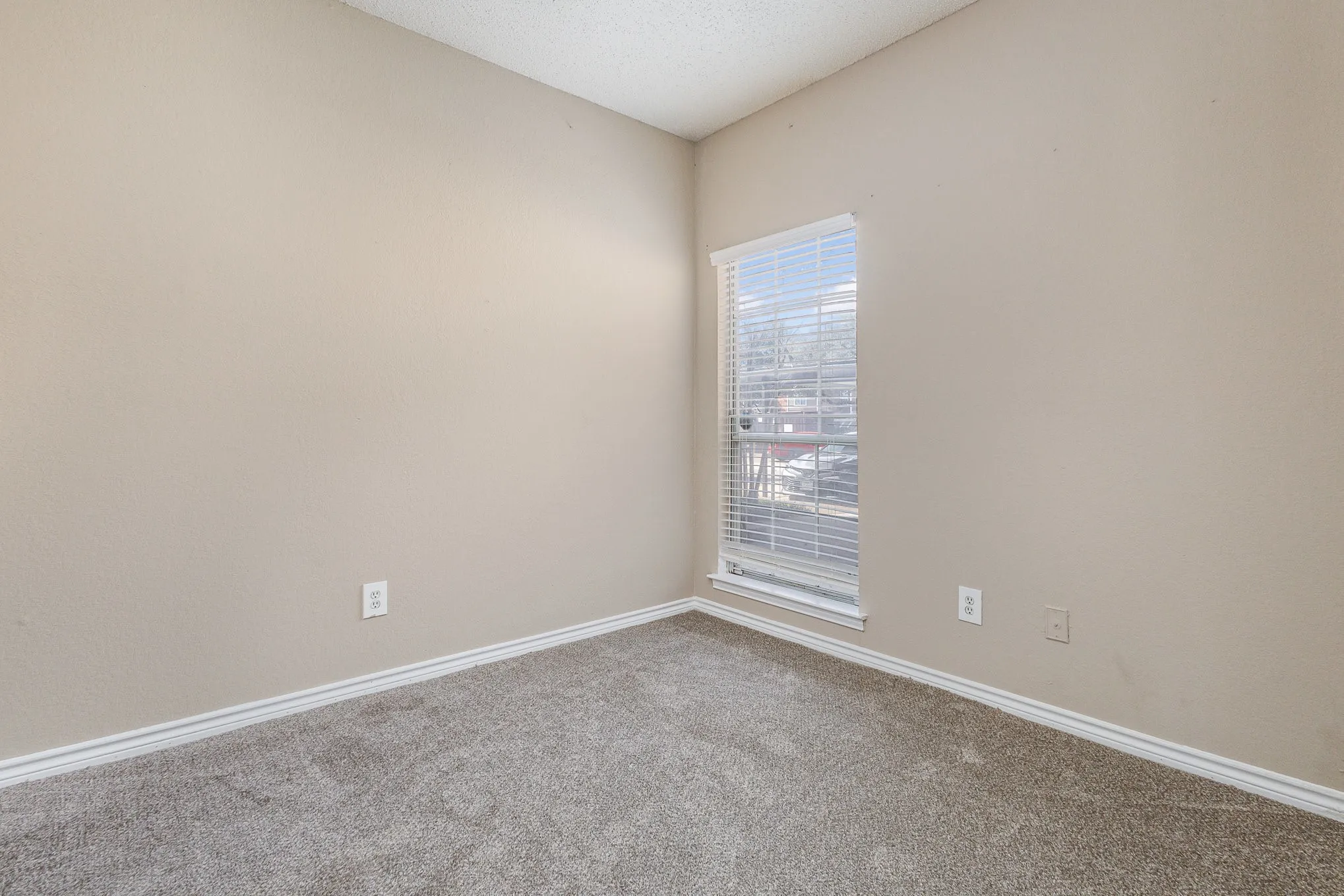 Condominium For Sale in Dallas County , 3615 W Northgate Drive 123, Irving, Texas 75062, 2 Bedroom, 1 Bathroom, Garage spaces, 826 Sqft, built in 1982, mls#21326345, Real Estate Agent in Irving, Homes For Sale in Dallas county, Homes For Sale in Irving, Realtor in Irving Texas, Real Estate Brokerage Independent Realty Texas, Luminita Cordes Realtor