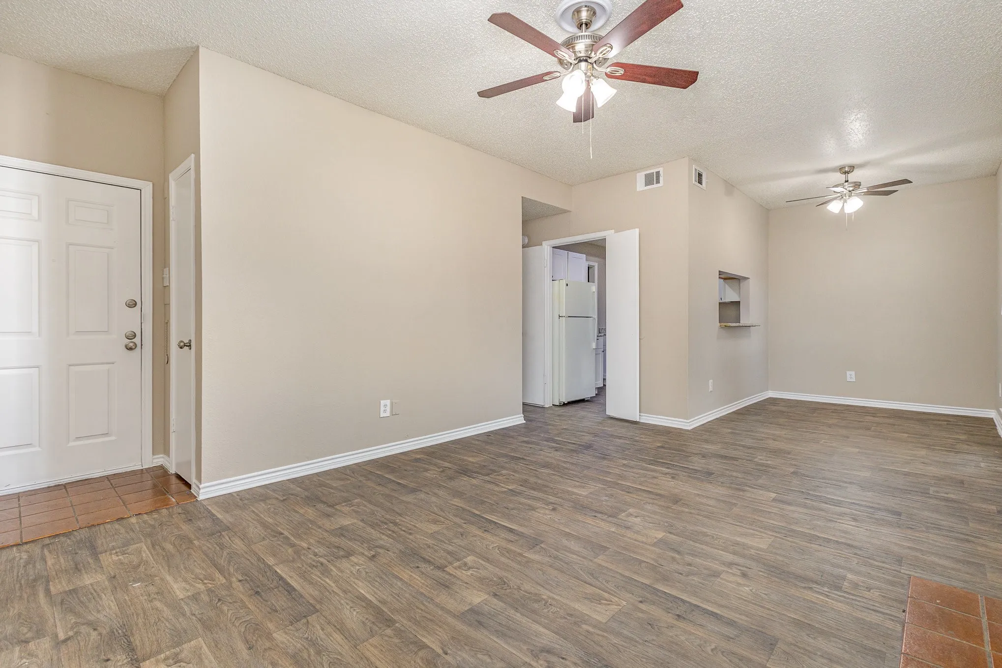 Condominium For Sale in Dallas County , 3615 W Northgate Drive 123, Irving, Texas 75062, 2 Bedroom, 1 Bathroom, Garage spaces, 826 Sqft, built in 1982, mls#21326345, Real Estate Agent in Irving, Homes For Sale in Dallas county, Homes For Sale in Irving, Realtor in Irving Texas, Real Estate Brokerage Independent Realty Texas, Luminita Cordes Realtor