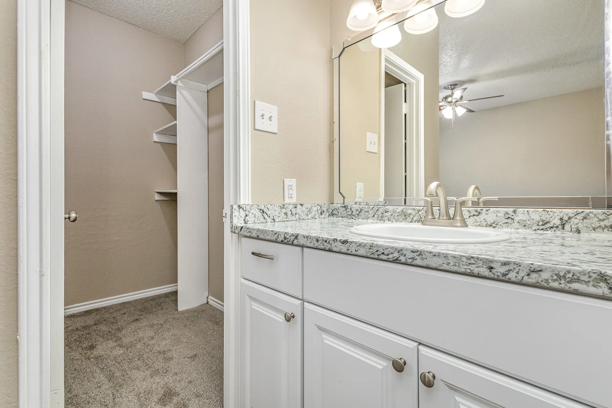 Condominium For Sale in Dallas County , 3615 W Northgate Drive 123, Irving, Texas 75062, 2 Bedroom, 1 Bathroom, Garage spaces, 826 Sqft, built in 1982, mls#21326345, Real Estate Agent in Irving, Homes For Sale in Dallas county, Homes For Sale in Irving, Realtor in Irving Texas, Real Estate Brokerage Independent Realty Texas, Luminita Cordes Realtor