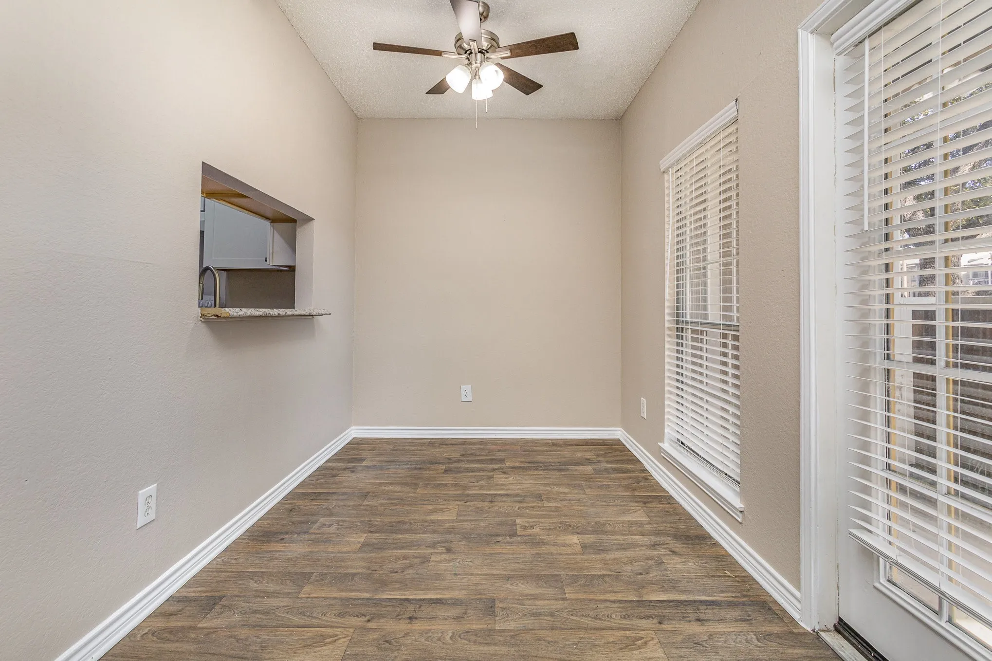 Condominium For Sale in Dallas County , 3615 W Northgate Drive 123, Irving, Texas 75062, 2 Bedroom, 1 Bathroom, Garage spaces, 826 Sqft, built in 1982, mls#21326345, Real Estate Agent in Irving, Homes For Sale in Dallas county, Homes For Sale in Irving, Realtor in Irving Texas, Real Estate Brokerage Independent Realty Texas, Luminita Cordes Realtor