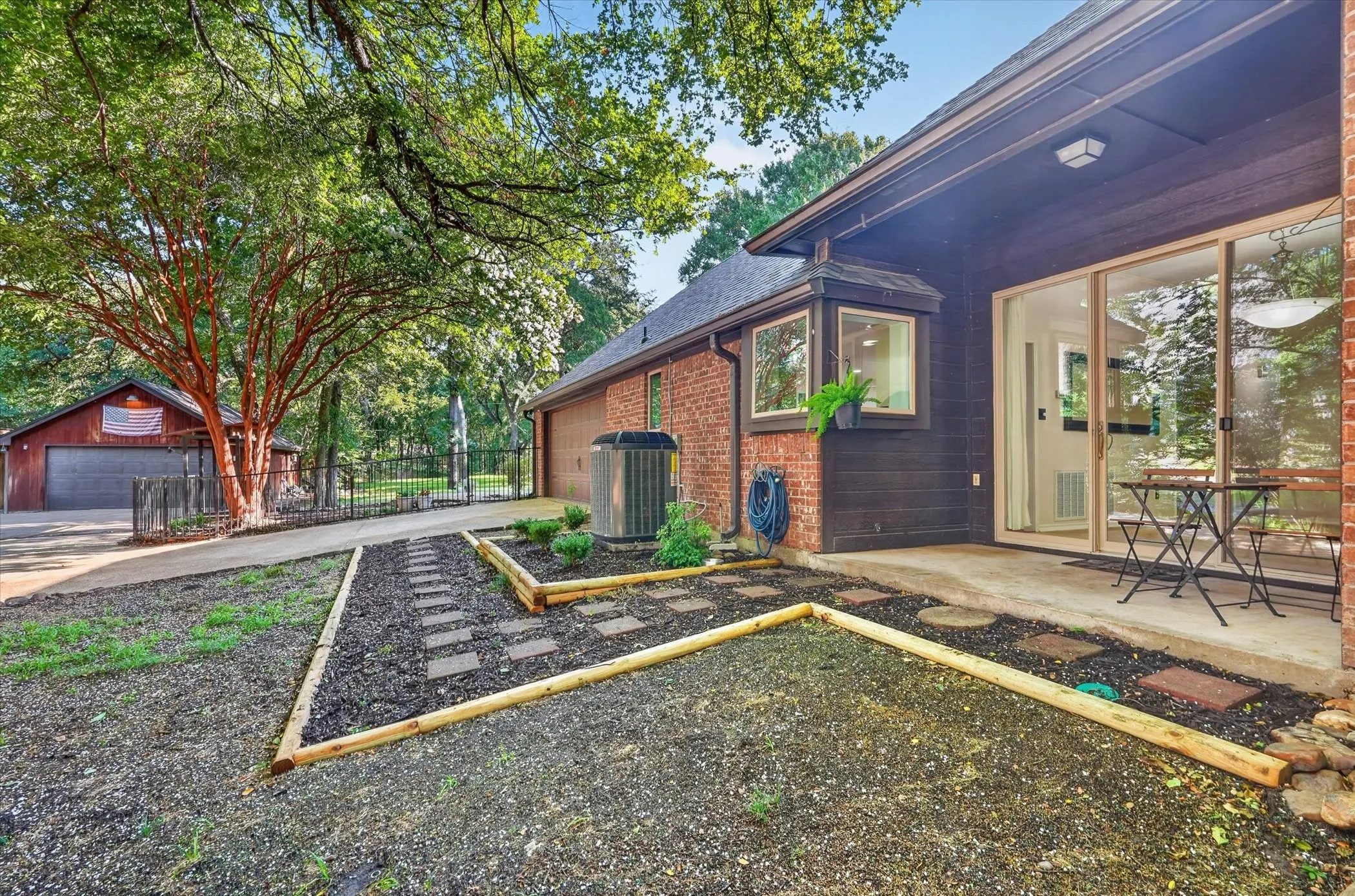 Single Family Residence For Sale in Collin County , 220 Priscilla Circle, New Hope, Texas 75071, 4 Bedroom, 3 Bathroom, 3 Garage spaces, 2,748 Sqft, built in 1985, mls#21323151, Real Estate Agent in New Hope, Homes For Sale in Collin county, Homes For Sale in New Hope, Realtor in New Hope Texas, Real Estate Brokerage Independent Realty Texas, Luminita Cordes Realtor