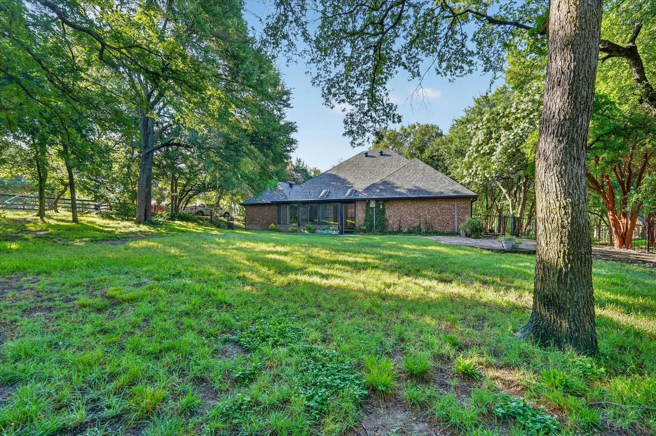 Single Family Residence For Sale in Collin County , 220 Priscilla Circle, New Hope, Texas 75071, 4 Bedroom, 3 Bathroom, 3 Garage spaces, 2,748 Sqft, built in 1985, mls#21323151, Real Estate Agent in New Hope, Homes For Sale in Collin county, Homes For Sale in New Hope, Realtor in New Hope Texas, Real Estate Brokerage Independent Realty Texas, Luminita Cordes Realtor