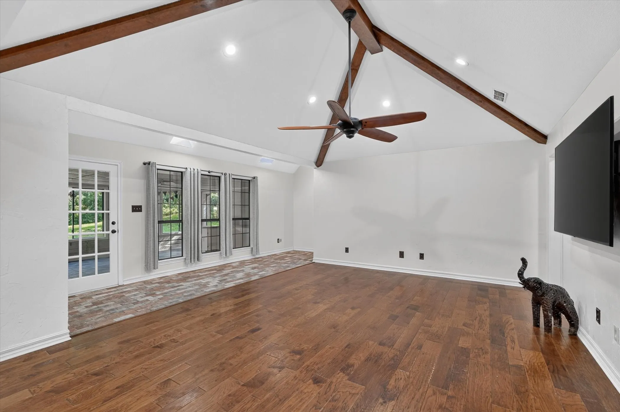 Single Family Residence For Sale in Collin County , 220 Priscilla Circle, New Hope, Texas 75071, 4 Bedroom, 3 Bathroom, 3 Garage spaces, 2,748 Sqft, built in 1985, mls#21323151, Real Estate Agent in New Hope, Homes For Sale in Collin county, Homes For Sale in New Hope, Realtor in New Hope Texas, Real Estate Brokerage Independent Realty Texas, Luminita Cordes Realtor