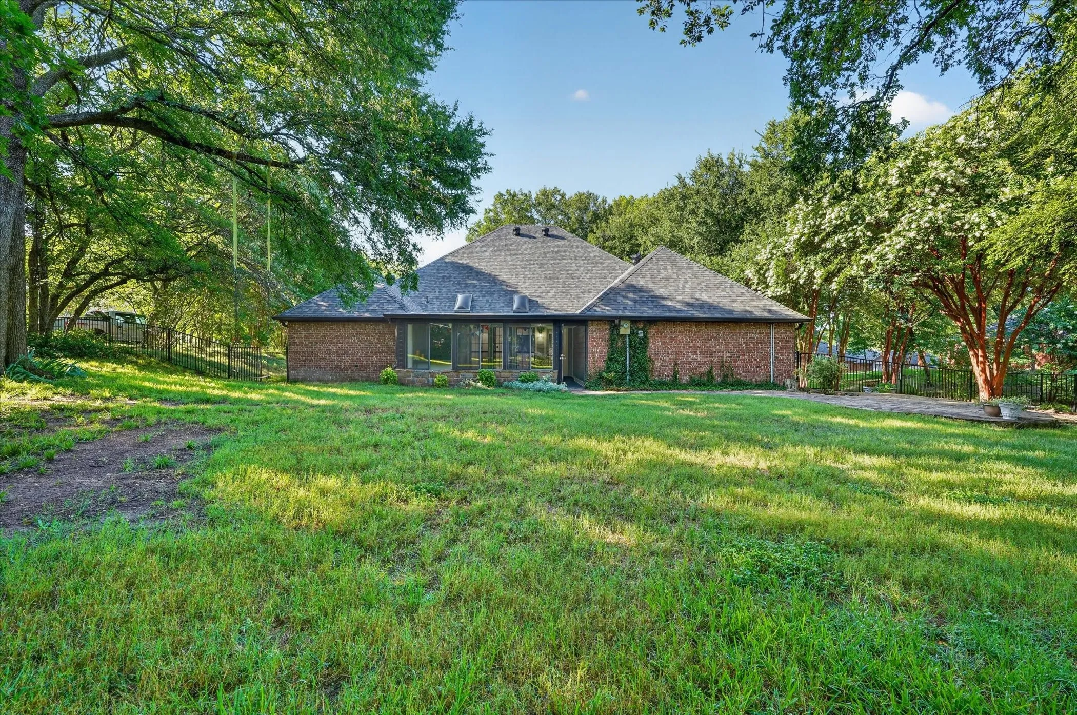 Single Family Residence For Sale in Collin County , 220 Priscilla Circle, New Hope, Texas 75071, 4 Bedroom, 3 Bathroom, 3 Garage spaces, 2,748 Sqft, built in 1985, mls#21323151, Real Estate Agent in New Hope, Homes For Sale in Collin county, Homes For Sale in New Hope, Realtor in New Hope Texas, Real Estate Brokerage Independent Realty Texas, Luminita Cordes Realtor
