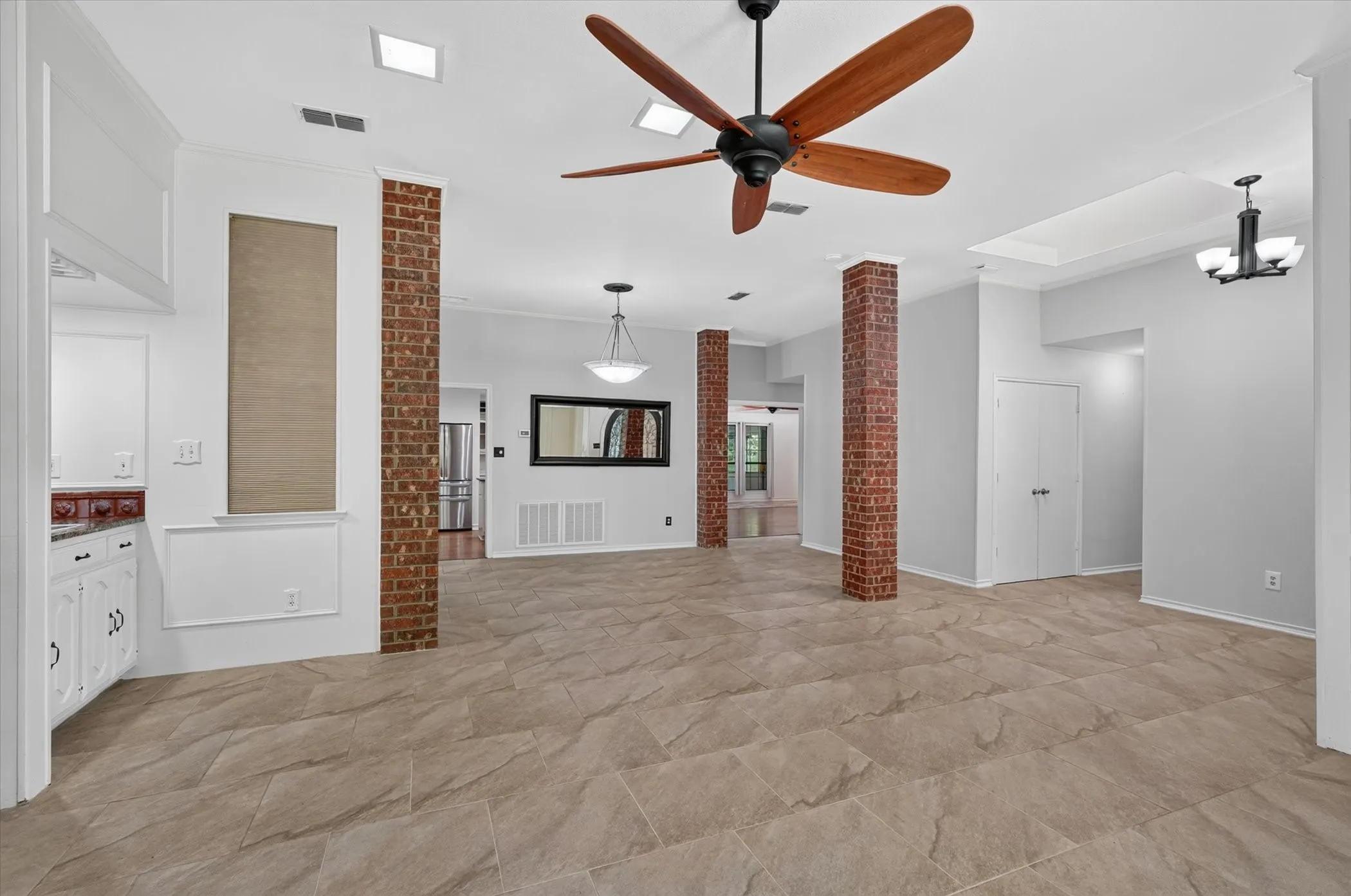 Single Family Residence For Sale in Collin County , 220 Priscilla Circle, New Hope, Texas 75071, 4 Bedroom, 3 Bathroom, 3 Garage spaces, 2,748 Sqft, built in 1985, mls#21323151, Real Estate Agent in New Hope, Homes For Sale in Collin county, Homes For Sale in New Hope, Realtor in New Hope Texas, Real Estate Brokerage Independent Realty Texas, Luminita Cordes Realtor