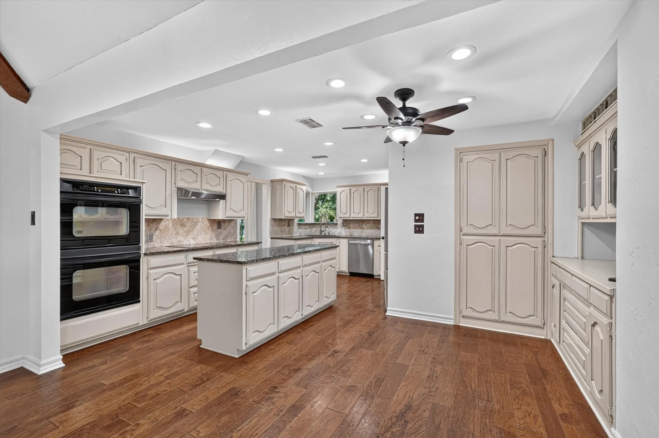 Single Family Residence For Sale in Collin County , 220 Priscilla Circle, New Hope, Texas 75071, 4 Bedroom, 3 Bathroom, 3 Garage spaces, 2,748 Sqft, built in 1985, mls#21323151, Real Estate Agent in New Hope, Homes For Sale in Collin county, Homes For Sale in New Hope, Realtor in New Hope Texas, Real Estate Brokerage Independent Realty Texas, Luminita Cordes Realtor