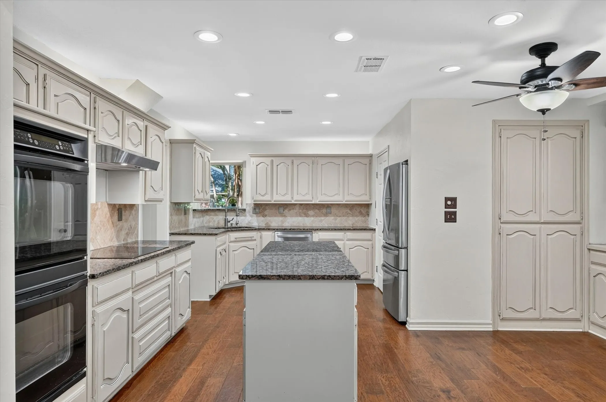 Single Family Residence For Sale in Collin County , 220 Priscilla Circle, New Hope, Texas 75071, 4 Bedroom, 3 Bathroom, 3 Garage spaces, 2,748 Sqft, built in 1985, mls#21323151, Real Estate Agent in New Hope, Homes For Sale in Collin county, Homes For Sale in New Hope, Realtor in New Hope Texas, Real Estate Brokerage Independent Realty Texas, Luminita Cordes Realtor