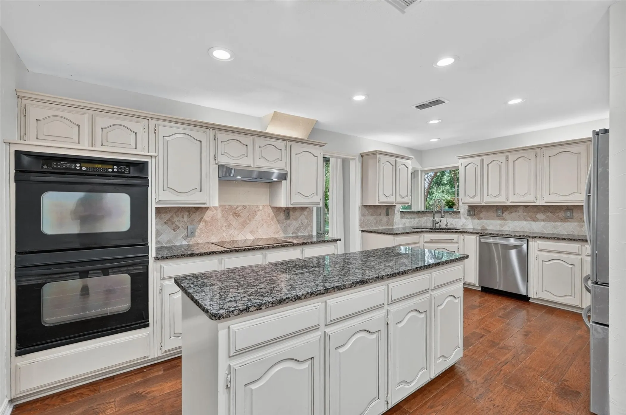 Single Family Residence For Sale in Collin County , 220 Priscilla Circle, New Hope, Texas 75071, 4 Bedroom, 3 Bathroom, 3 Garage spaces, 2,748 Sqft, built in 1985, mls#21323151, Real Estate Agent in New Hope, Homes For Sale in Collin county, Homes For Sale in New Hope, Realtor in New Hope Texas, Real Estate Brokerage Independent Realty Texas, Luminita Cordes Realtor
