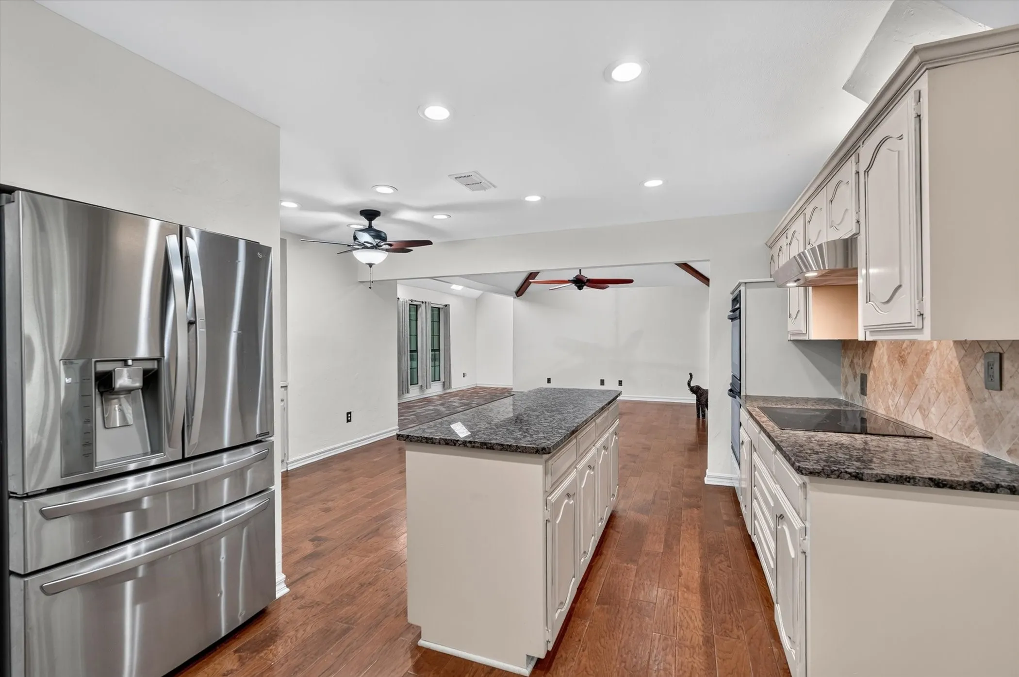 Single Family Residence For Sale in Collin County , 220 Priscilla Circle, New Hope, Texas 75071, 4 Bedroom, 3 Bathroom, 3 Garage spaces, 2,748 Sqft, built in 1985, mls#21323151, Real Estate Agent in New Hope, Homes For Sale in Collin county, Homes For Sale in New Hope, Realtor in New Hope Texas, Real Estate Brokerage Independent Realty Texas, Luminita Cordes Realtor