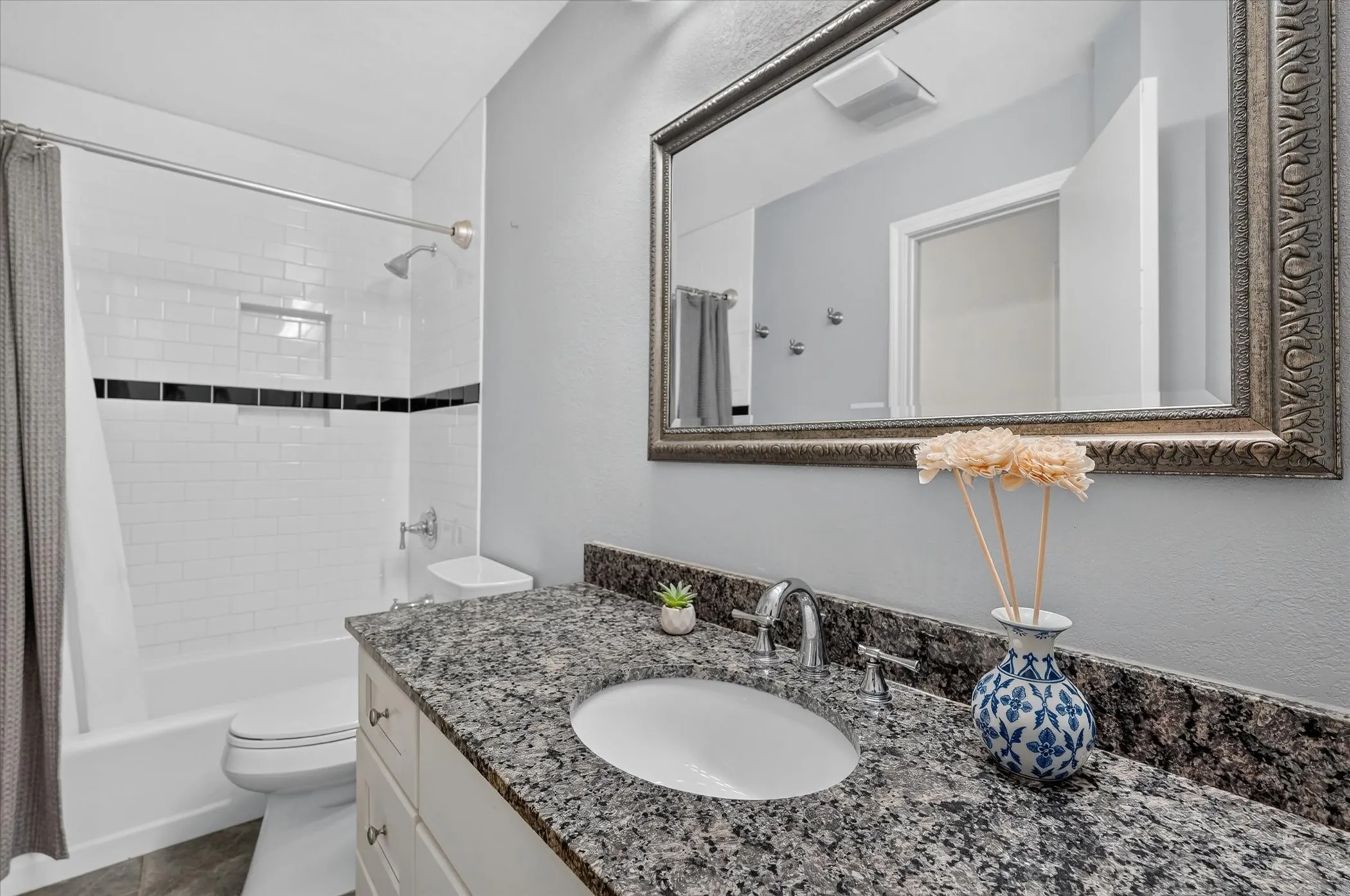 Single Family Residence For Sale in Collin County , 220 Priscilla Circle, New Hope, Texas 75071, 4 Bedroom, 3 Bathroom, 3 Garage spaces, 2,748 Sqft, built in 1985, mls#21323151, Real Estate Agent in New Hope, Homes For Sale in Collin county, Homes For Sale in New Hope, Realtor in New Hope Texas, Real Estate Brokerage Independent Realty Texas, Luminita Cordes Realtor