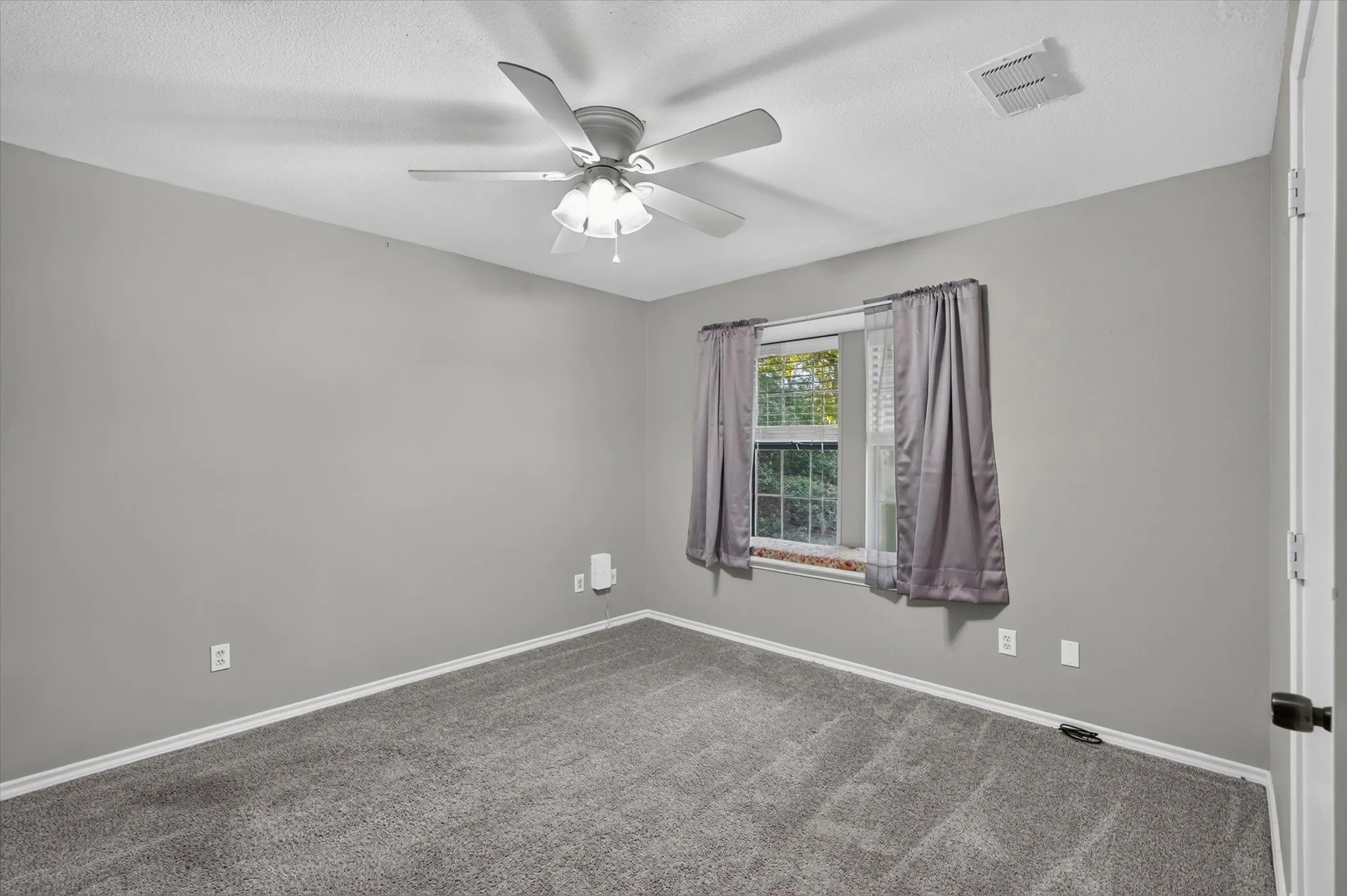 Single Family Residence For Sale in Collin County , 220 Priscilla Circle, New Hope, Texas 75071, 4 Bedroom, 3 Bathroom, 3 Garage spaces, 2,748 Sqft, built in 1985, mls#21323151, Real Estate Agent in New Hope, Homes For Sale in Collin county, Homes For Sale in New Hope, Realtor in New Hope Texas, Real Estate Brokerage Independent Realty Texas, Luminita Cordes Realtor