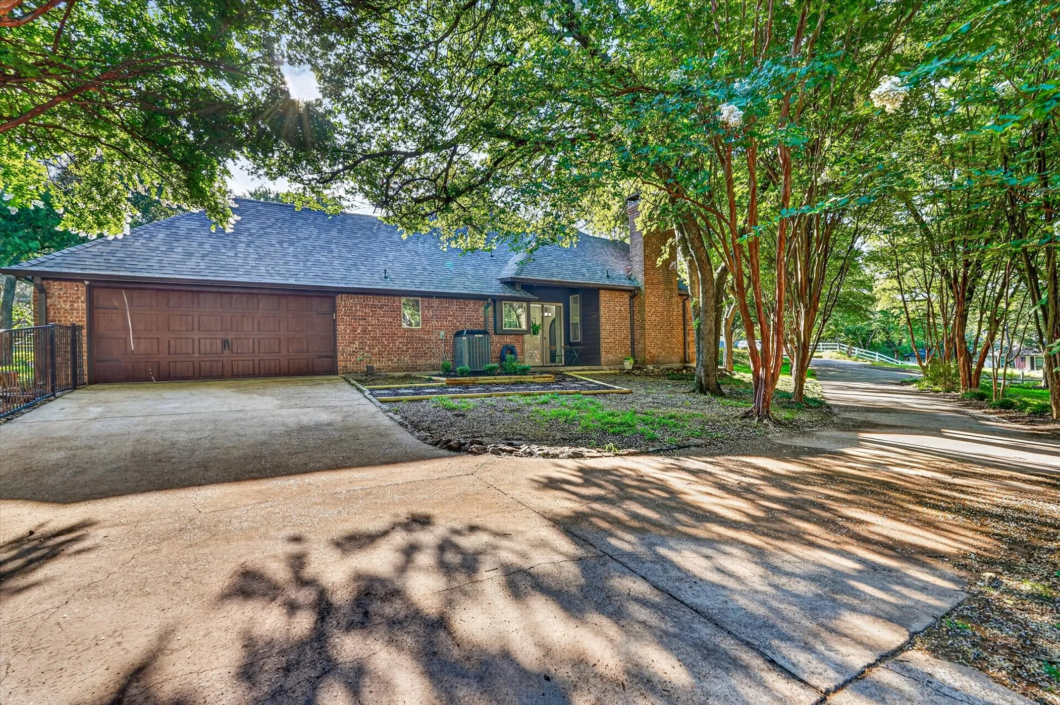 Single Family Residence For Sale in Collin County , 220 Priscilla Circle, New Hope, Texas 75071, 4 Bedroom, 3 Bathroom, 3 Garage spaces, 2,748 Sqft, built in 1985, mls#21323151, Real Estate Agent in New Hope, Homes For Sale in Collin county, Homes For Sale in New Hope, Realtor in New Hope Texas, Real Estate Brokerage Independent Realty Texas, Luminita Cordes Realtor