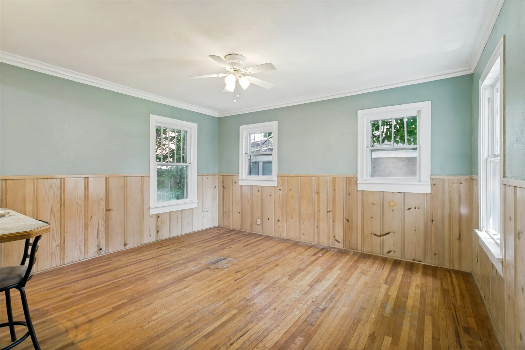 Single Family Residence For Sale in Tarrant County , 1716 Thomas Place, Fort Worth, Texas 76107, 2 Bedroom, 1 Bathroom, 2 Garage spaces, 1,620 Sqft, built in 1924, mls#21326300, Real Estate Agent in Fort Worth, Homes For Sale in Tarrant county, Homes For Sale in Fort Worth, Realtor in Fort Worth Texas, Real Estate Brokerage Independent Realty Texas, Luminita Cordes Realtor