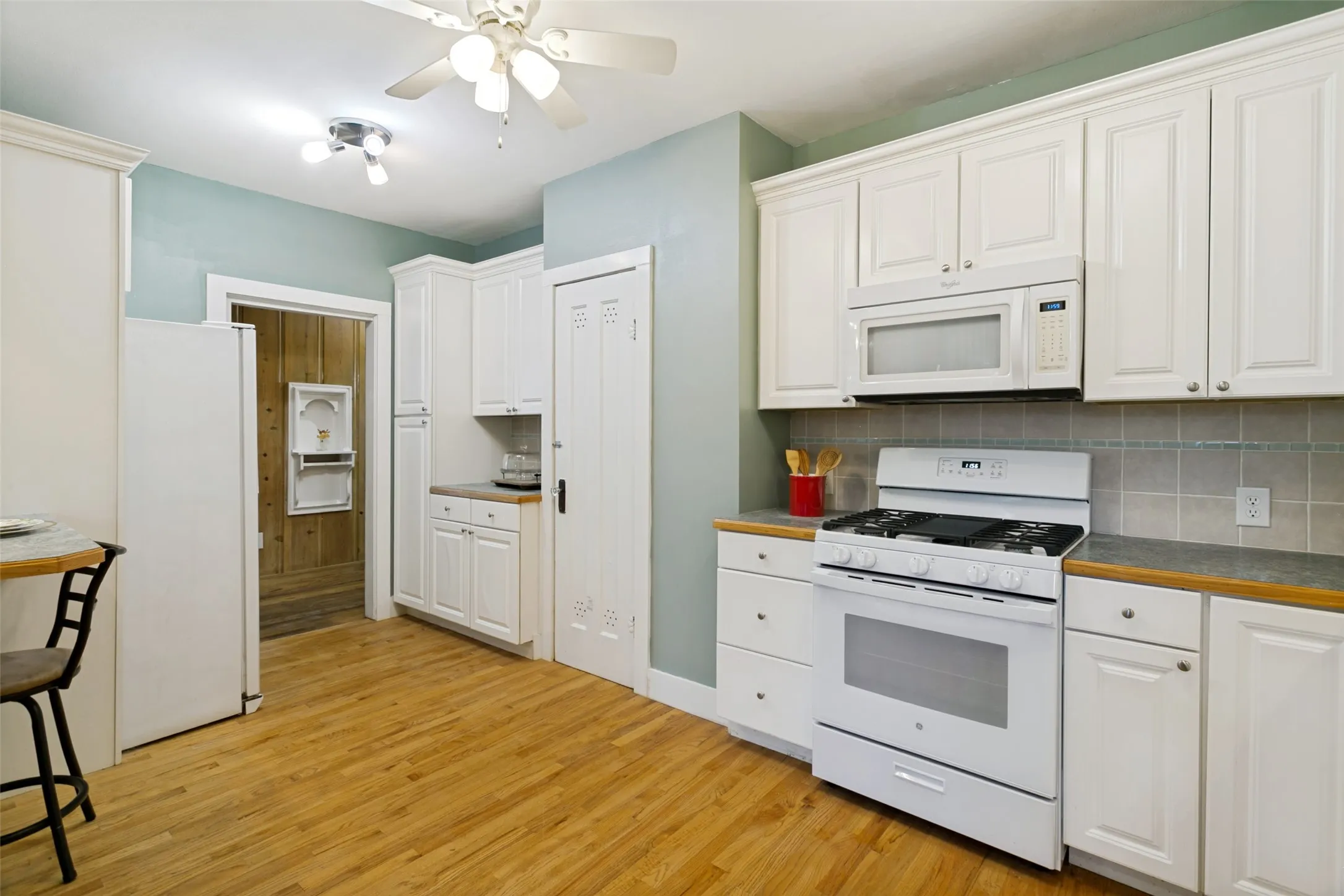 Single Family Residence For Sale in Tarrant County , 1716 Thomas Place, Fort Worth, Texas 76107, 2 Bedroom, 1 Bathroom, 2 Garage spaces, 1,620 Sqft, built in 1924, mls#21326300, Real Estate Agent in Fort Worth, Homes For Sale in Tarrant county, Homes For Sale in Fort Worth, Realtor in Fort Worth Texas, Real Estate Brokerage Independent Realty Texas, Luminita Cordes Realtor