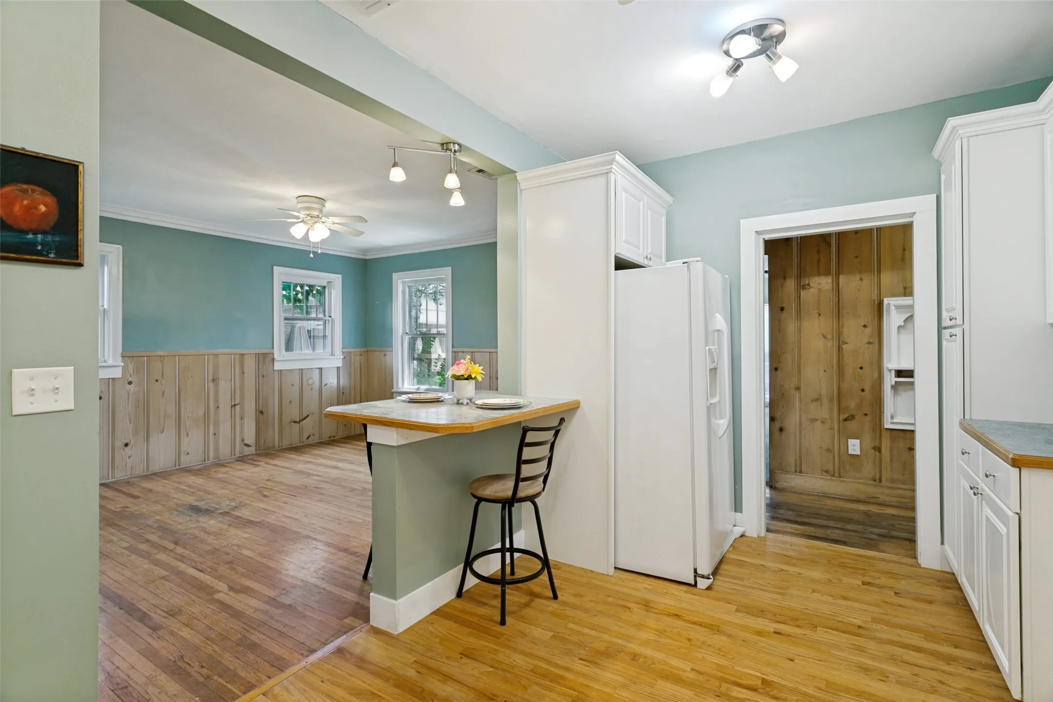 Single Family Residence For Sale in Tarrant County , 1716 Thomas Place, Fort Worth, Texas 76107, 2 Bedroom, 1 Bathroom, 2 Garage spaces, 1,620 Sqft, built in 1924, mls#21326300, Real Estate Agent in Fort Worth, Homes For Sale in Tarrant county, Homes For Sale in Fort Worth, Realtor in Fort Worth Texas, Real Estate Brokerage Independent Realty Texas, Luminita Cordes Realtor