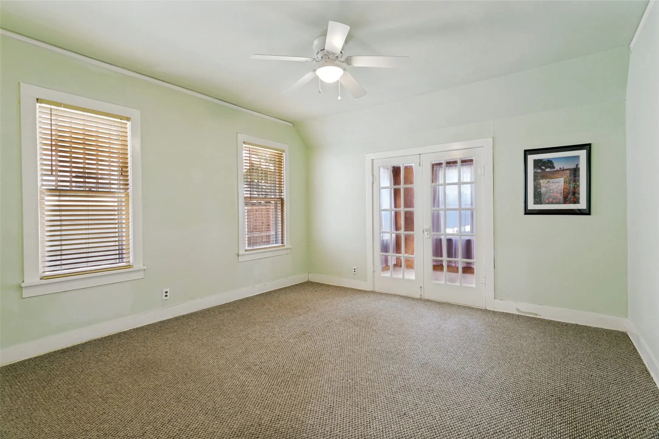 Single Family Residence For Sale in Tarrant County , 1716 Thomas Place, Fort Worth, Texas 76107, 2 Bedroom, 1 Bathroom, 2 Garage spaces, 1,620 Sqft, built in 1924, mls#21326300, Real Estate Agent in Fort Worth, Homes For Sale in Tarrant county, Homes For Sale in Fort Worth, Realtor in Fort Worth Texas, Real Estate Brokerage Independent Realty Texas, Luminita Cordes Realtor