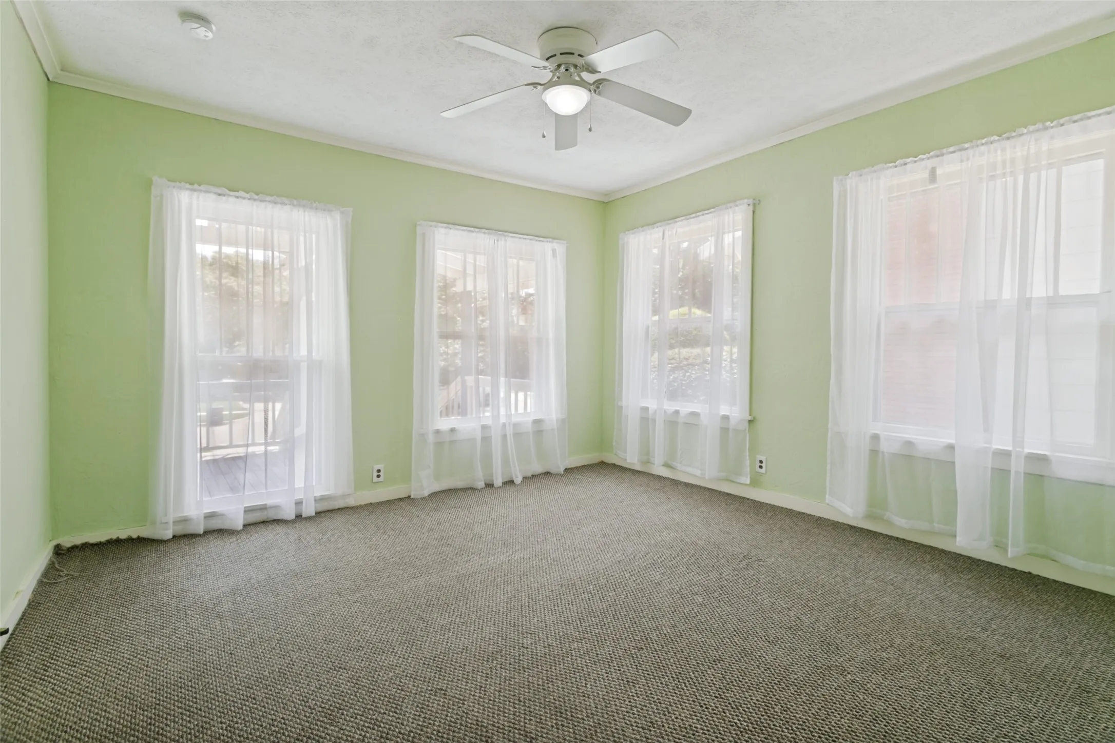 Single Family Residence For Sale in Tarrant County , 1716 Thomas Place, Fort Worth, Texas 76107, 2 Bedroom, 1 Bathroom, 2 Garage spaces, 1,620 Sqft, built in 1924, mls#21326300, Real Estate Agent in Fort Worth, Homes For Sale in Tarrant county, Homes For Sale in Fort Worth, Realtor in Fort Worth Texas, Real Estate Brokerage Independent Realty Texas, Luminita Cordes Realtor