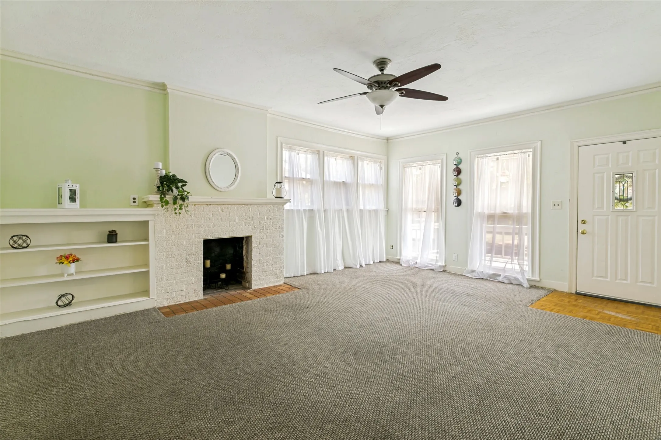 Single Family Residence For Sale in Tarrant County , 1716 Thomas Place, Fort Worth, Texas 76107, 2 Bedroom, 1 Bathroom, 2 Garage spaces, 1,620 Sqft, built in 1924, mls#21326300, Real Estate Agent in Fort Worth, Homes For Sale in Tarrant county, Homes For Sale in Fort Worth, Realtor in Fort Worth Texas, Real Estate Brokerage Independent Realty Texas, Luminita Cordes Realtor