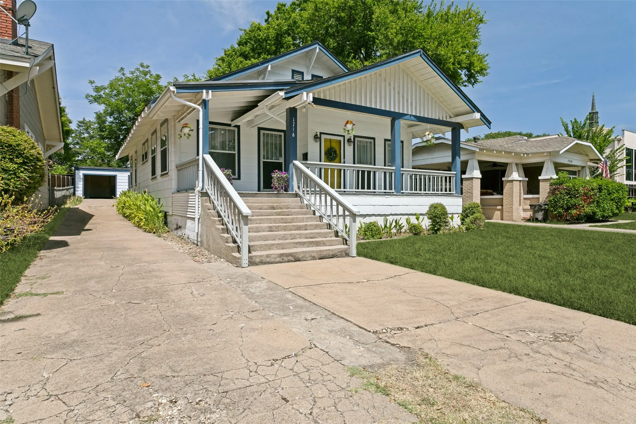 Single Family Residence For Sale in Tarrant County , 1716 Thomas Place, Fort Worth, Texas 76107, 2 Bedroom, 1 Bathroom, 2 Garage spaces, 1,620 Sqft, built in 1924, mls#21326300, Real Estate Agent in Fort Worth, Homes For Sale in Tarrant county, Homes For Sale in Fort Worth, Realtor in Fort Worth Texas, Real Estate Brokerage Independent Realty Texas, Luminita Cordes Realtor