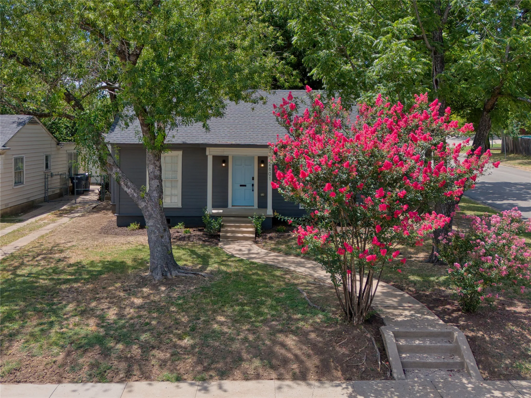 Single Family Residence For Sale in Mc Lennan County , 2601 Columbus Avenue, Waco, Texas 76710, 2 Bedroom, 1 Bathroom, Garage spaces, 1,070 Sqft, built in 1940, mls#21324890, Real Estate Agent in Waco, Homes For Sale in Mc Lennan county, Homes For Sale in Waco, Realtor in Waco Texas, Real Estate Brokerage Independent Realty Texas, Luminita Cordes Realtor