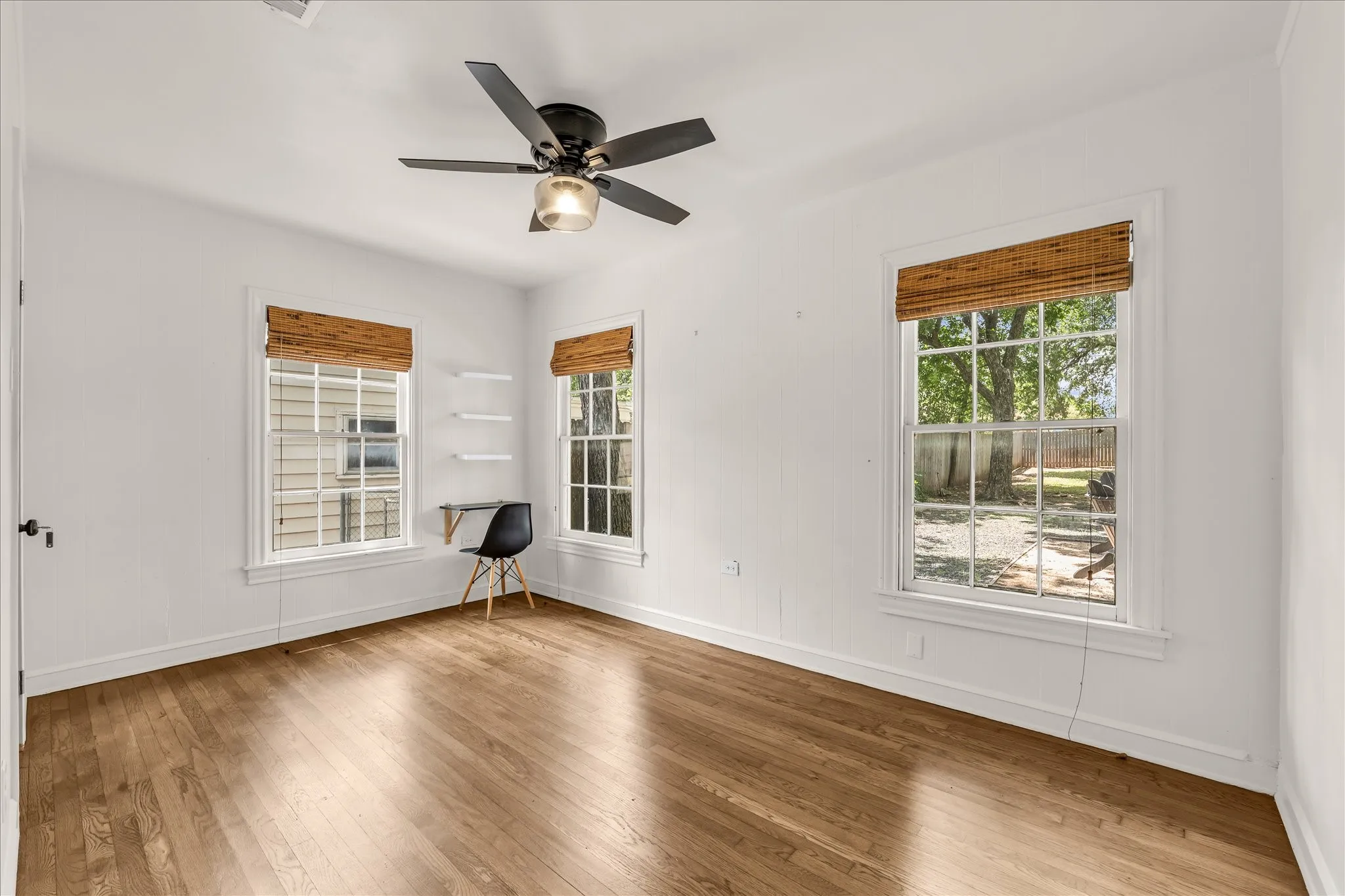 Single Family Residence For Sale in Mc Lennan County , 2601 Columbus Avenue, Waco, Texas 76710, 2 Bedroom, 1 Bathroom, Garage spaces, 1,070 Sqft, built in 1940, mls#21324890, Real Estate Agent in Waco, Homes For Sale in Mc Lennan county, Homes For Sale in Waco, Realtor in Waco Texas, Real Estate Brokerage Independent Realty Texas, Luminita Cordes Realtor