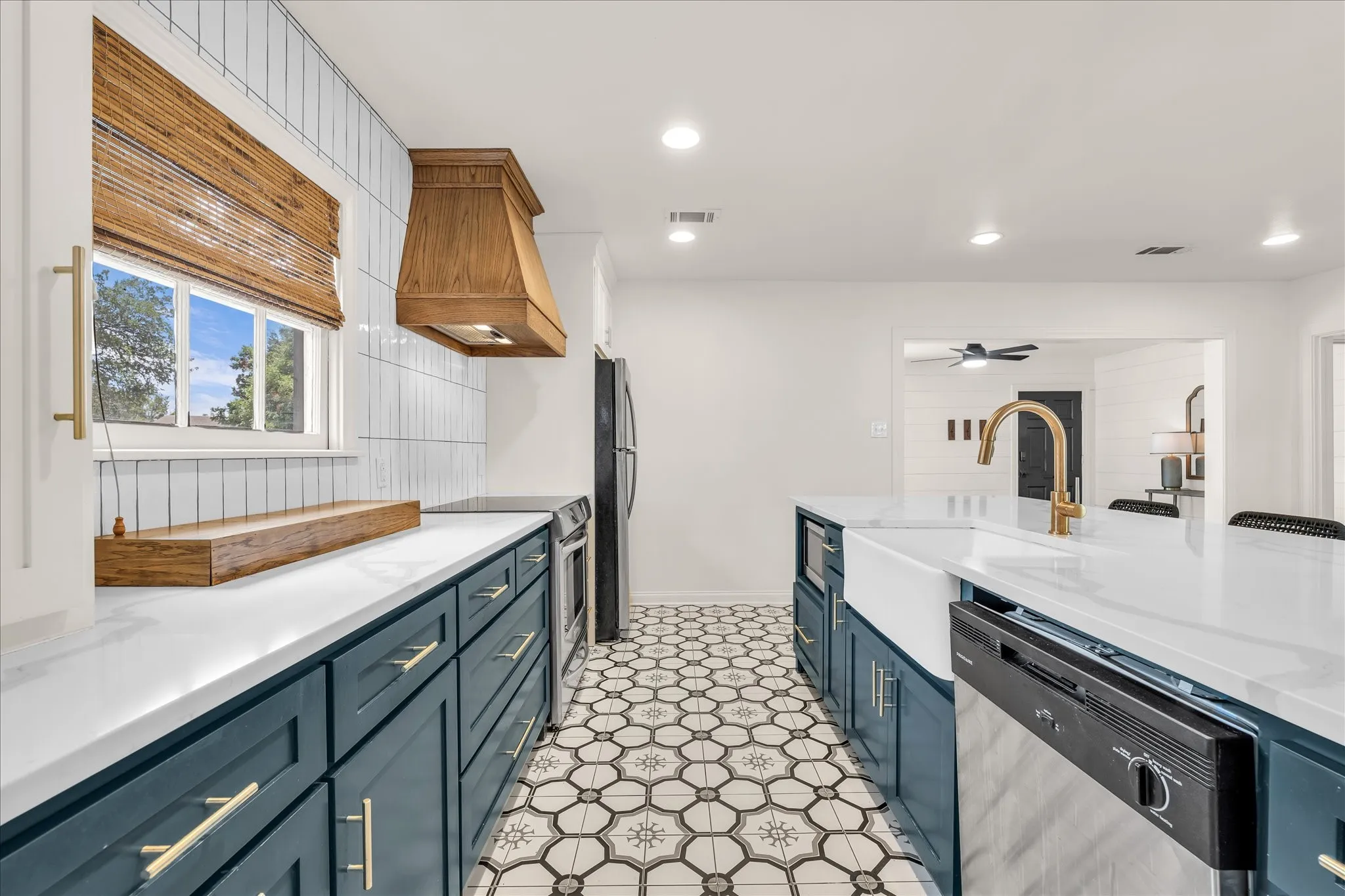 Single Family Residence For Sale in Mc Lennan County , 2601 Columbus Avenue, Waco, Texas 76710, 2 Bedroom, 1 Bathroom, Garage spaces, 1,070 Sqft, built in 1940, mls#21324890, Real Estate Agent in Waco, Homes For Sale in Mc Lennan county, Homes For Sale in Waco, Realtor in Waco Texas, Real Estate Brokerage Independent Realty Texas, Luminita Cordes Realtor