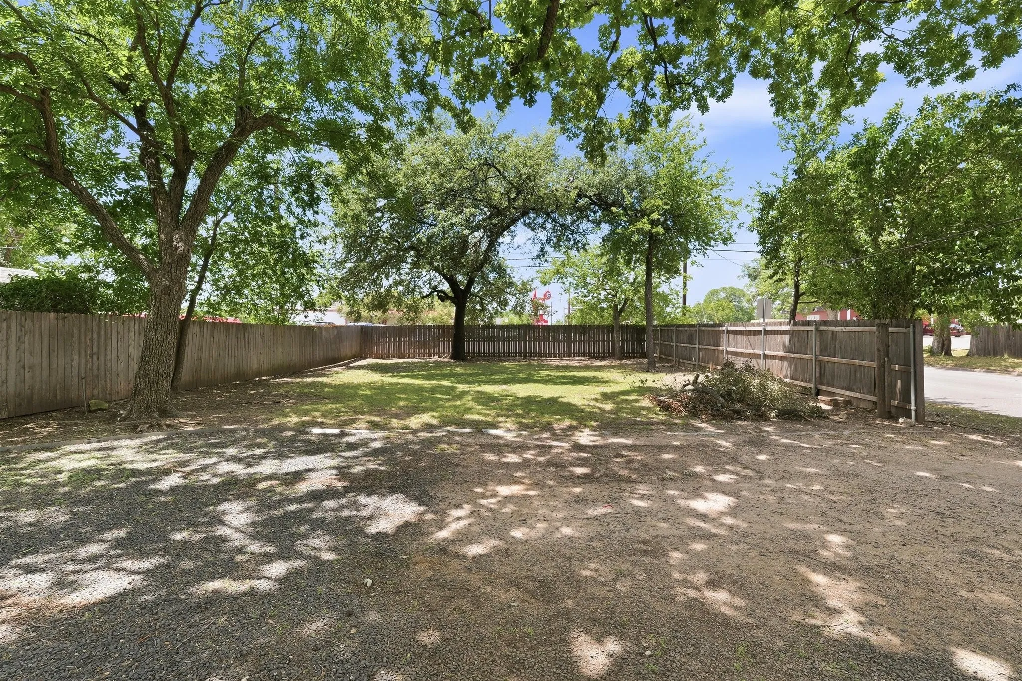 Single Family Residence For Sale in Mc Lennan County , 2601 Columbus Avenue, Waco, Texas 76710, 2 Bedroom, 1 Bathroom, Garage spaces, 1,070 Sqft, built in 1940, mls#21324890, Real Estate Agent in Waco, Homes For Sale in Mc Lennan county, Homes For Sale in Waco, Realtor in Waco Texas, Real Estate Brokerage Independent Realty Texas, Luminita Cordes Realtor