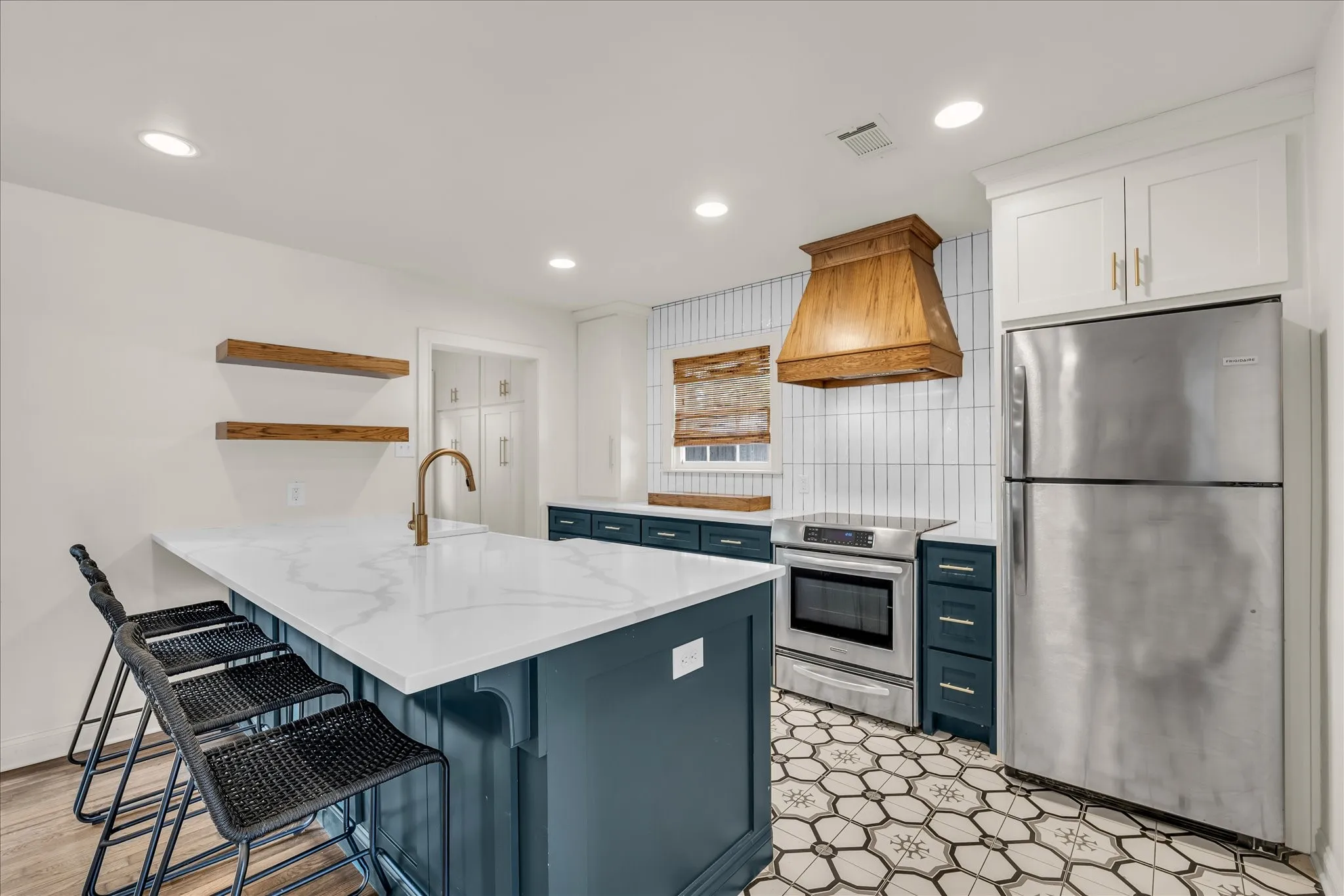 Single Family Residence For Sale in Mc Lennan County , 2601 Columbus Avenue, Waco, Texas 76710, 2 Bedroom, 1 Bathroom, Garage spaces, 1,070 Sqft, built in 1940, mls#21324890, Real Estate Agent in Waco, Homes For Sale in Mc Lennan county, Homes For Sale in Waco, Realtor in Waco Texas, Real Estate Brokerage Independent Realty Texas, Luminita Cordes Realtor
