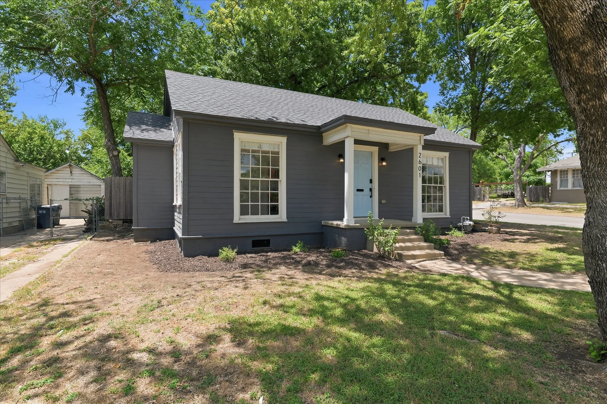 Single Family Residence For Sale in Mc Lennan County , 2601 Columbus Avenue, Waco, Texas 76710, 2 Bedroom, 1 Bathroom, Garage spaces, 1,070 Sqft, built in 1940, mls#21324890, Real Estate Agent in Waco, Homes For Sale in Mc Lennan county, Homes For Sale in Waco, Realtor in Waco Texas, Real Estate Brokerage Independent Realty Texas, Luminita Cordes Realtor