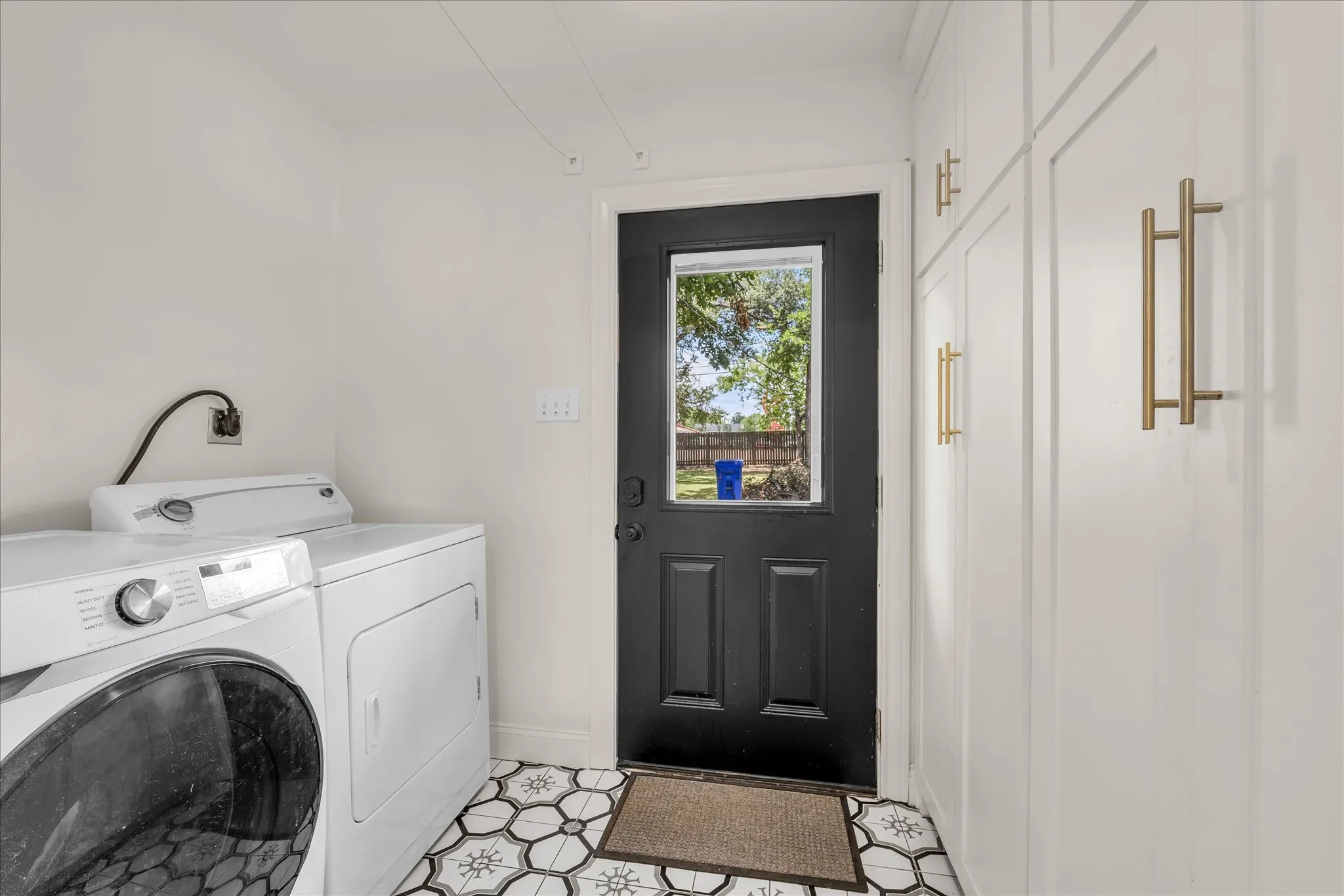 Single Family Residence For Sale in Mc Lennan County , 2601 Columbus Avenue, Waco, Texas 76710, 2 Bedroom, 1 Bathroom, Garage spaces, 1,070 Sqft, built in 1940, mls#21324890, Real Estate Agent in Waco, Homes For Sale in Mc Lennan county, Homes For Sale in Waco, Realtor in Waco Texas, Real Estate Brokerage Independent Realty Texas, Luminita Cordes Realtor