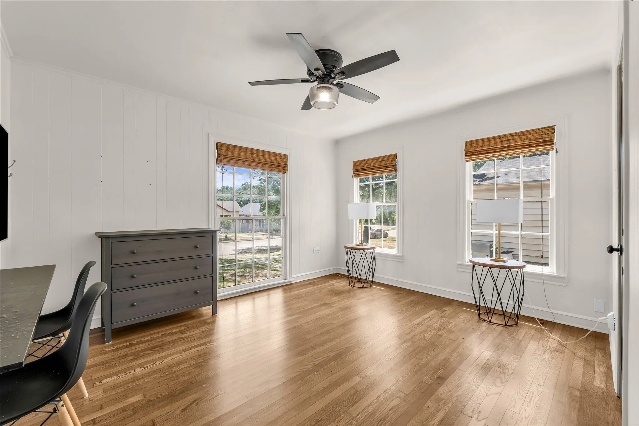 Single Family Residence For Sale in Mc Lennan County , 2601 Columbus Avenue, Waco, Texas 76710, 2 Bedroom, 1 Bathroom, Garage spaces, 1,070 Sqft, built in 1940, mls#21324890, Real Estate Agent in Waco, Homes For Sale in Mc Lennan county, Homes For Sale in Waco, Realtor in Waco Texas, Real Estate Brokerage Independent Realty Texas, Luminita Cordes Realtor