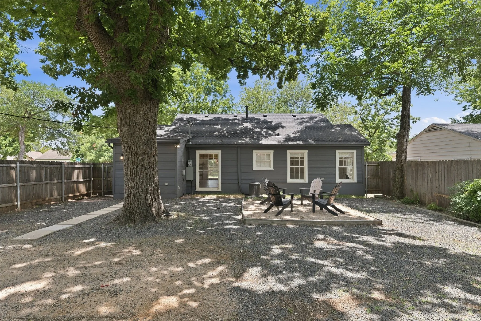 Single Family Residence For Sale in Mc Lennan County , 2601 Columbus Avenue, Waco, Texas 76710, 2 Bedroom, 1 Bathroom, Garage spaces, 1,070 Sqft, built in 1940, mls#21324890, Real Estate Agent in Waco, Homes For Sale in Mc Lennan county, Homes For Sale in Waco, Realtor in Waco Texas, Real Estate Brokerage Independent Realty Texas, Luminita Cordes Realtor