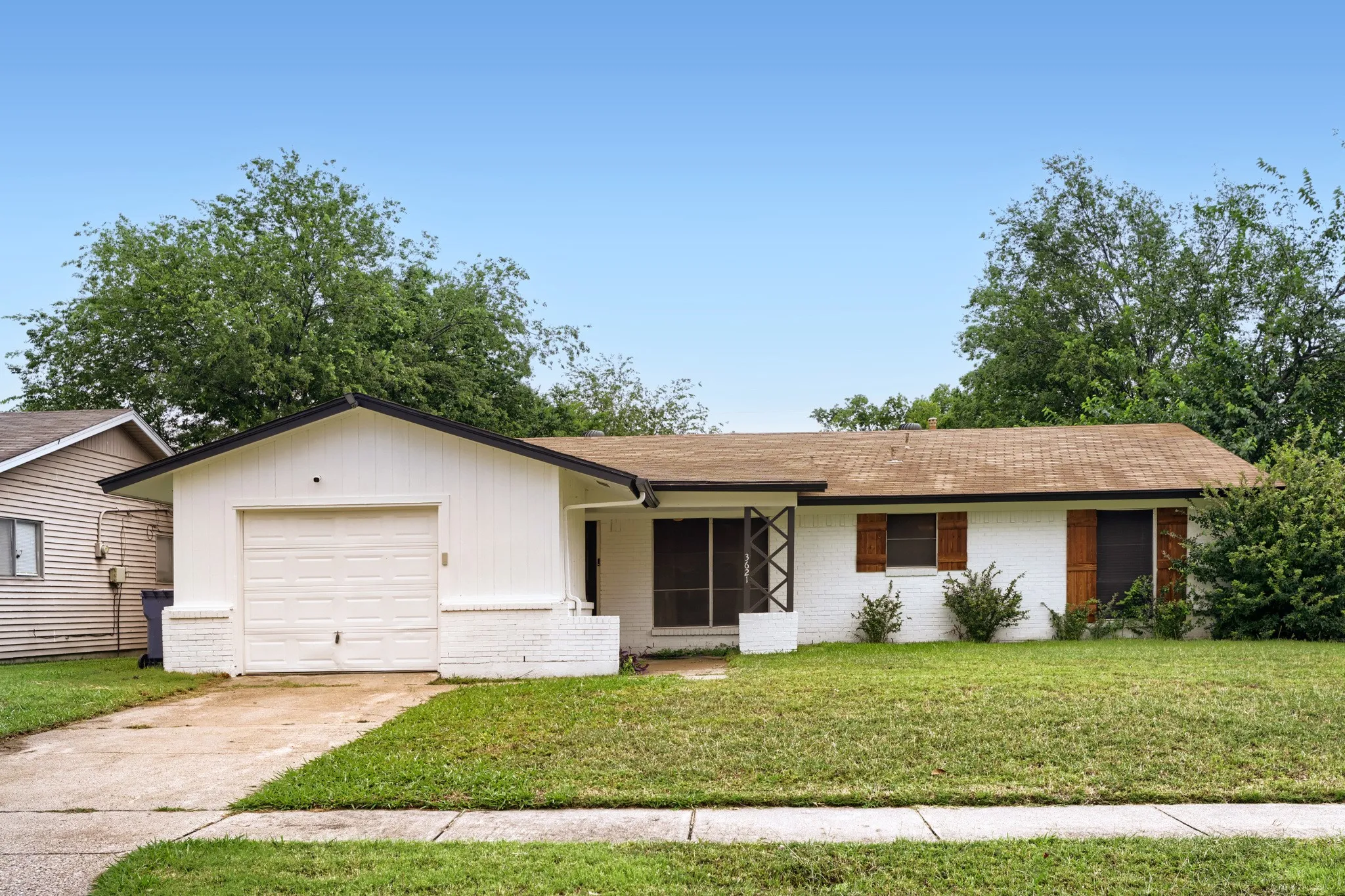 Front street view of home